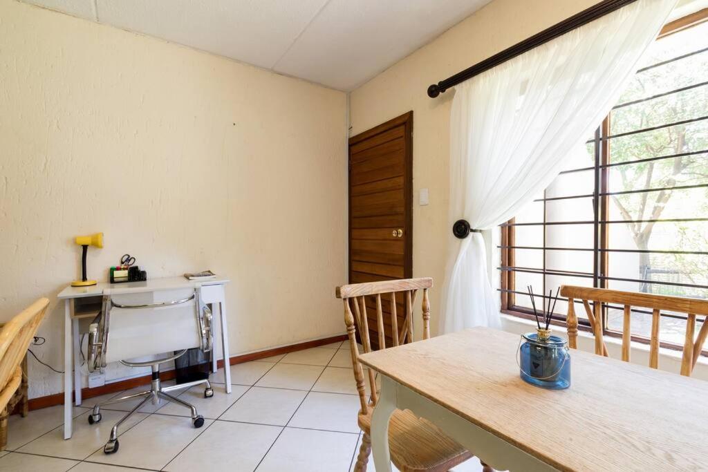 Kami kuKakho: Stunning, secure 2 bed apartment in Bryanston, Sandton