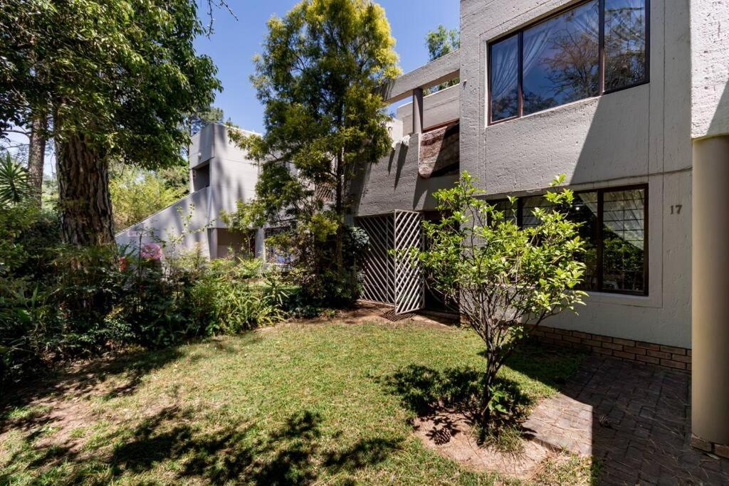 Kami kuKakho: Stunning, secure 2 bed apartment in Bryanston, Sandton
