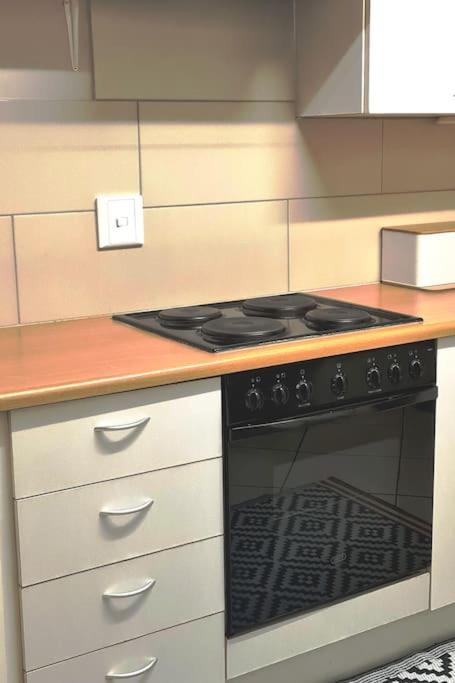 Kami kuKakho: Stunning, secure 2 bed apartment in Bryanston, Sandton