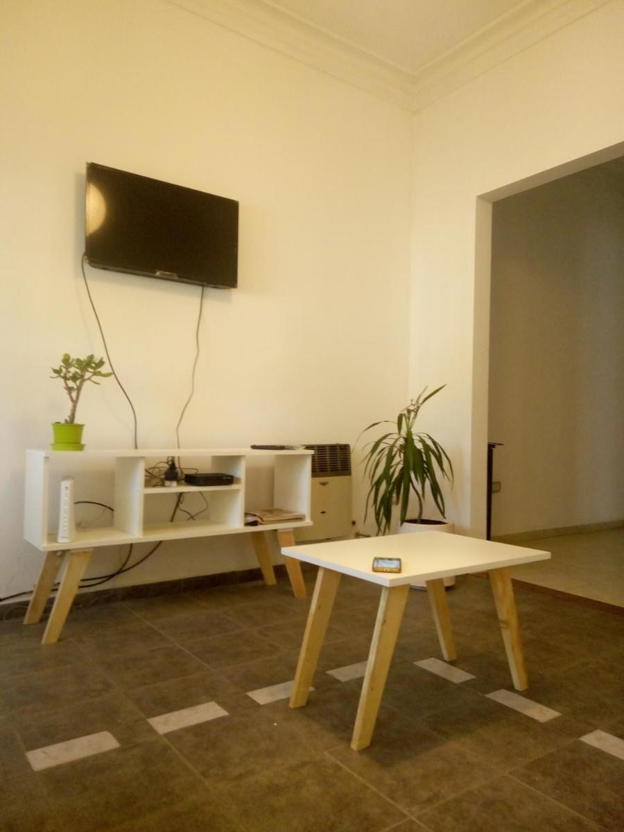 HOSPEDAJE DEL PARQUE- Zona centro de Monte Grande-15 min del Aeropuerto de EZE!! ESTACIONAMIENTO GRATIS!