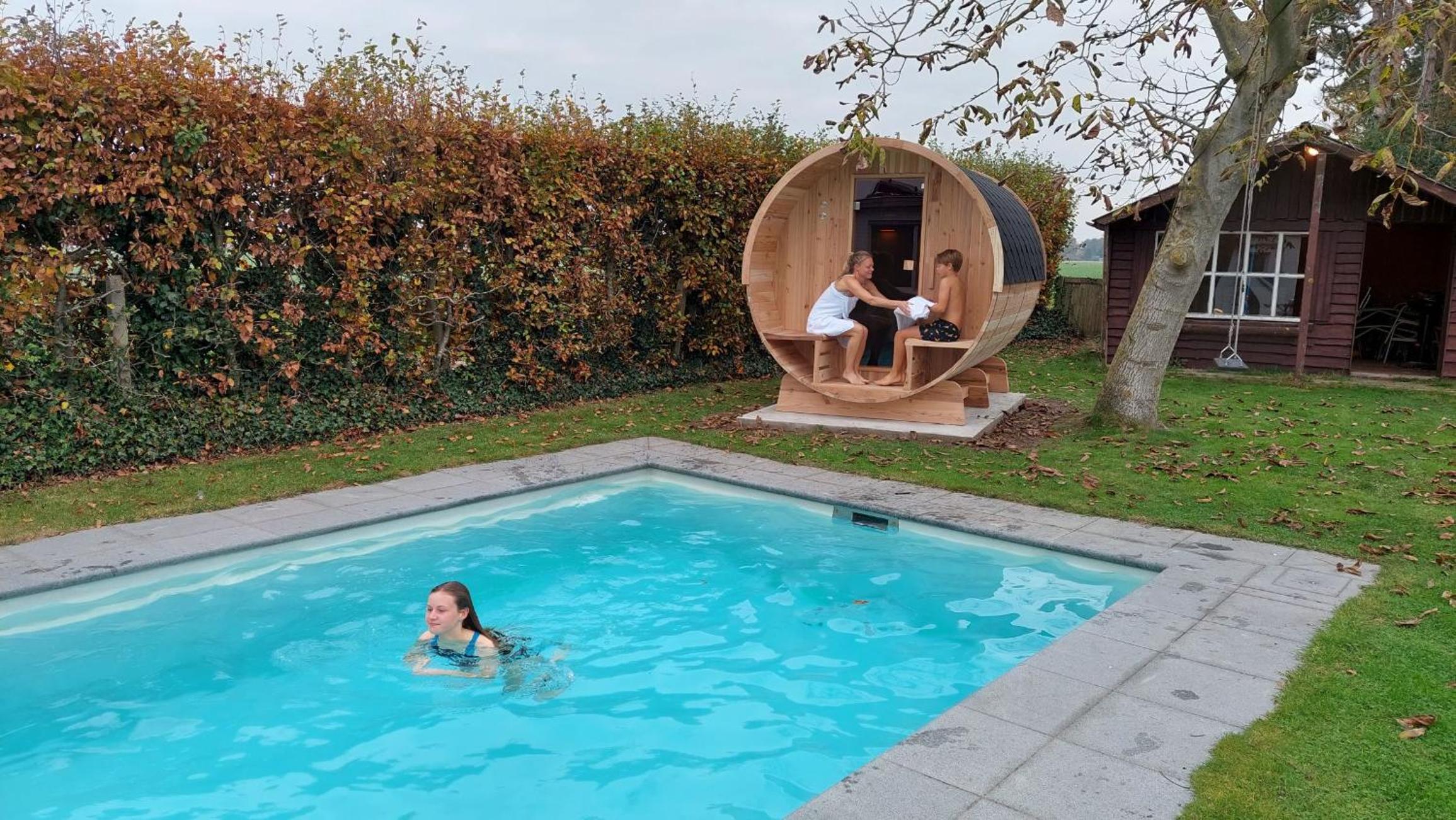 vakantiewoning verwarmd zwembad 30 gr en sauna