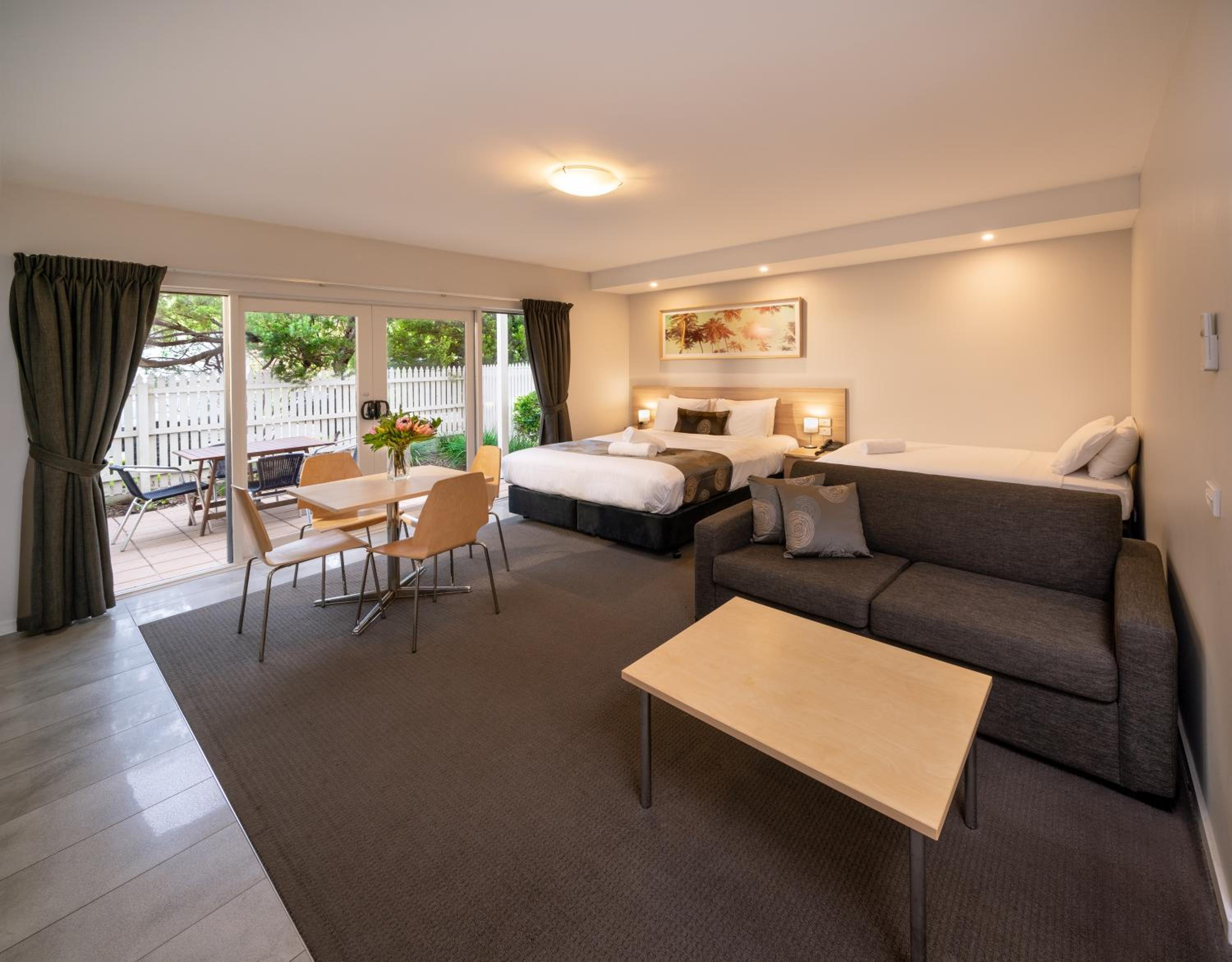 Boathouse Resort Studios and Suites