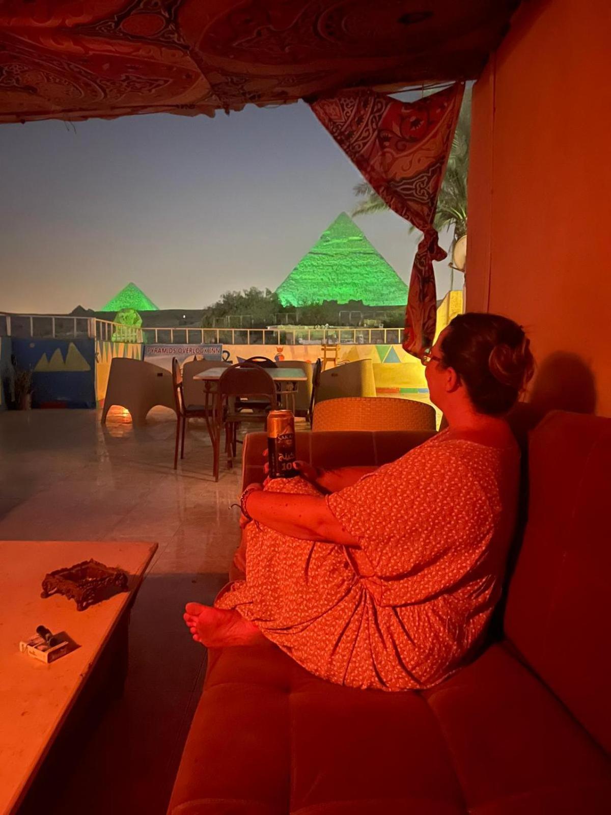 Pyramids Overlook Inn