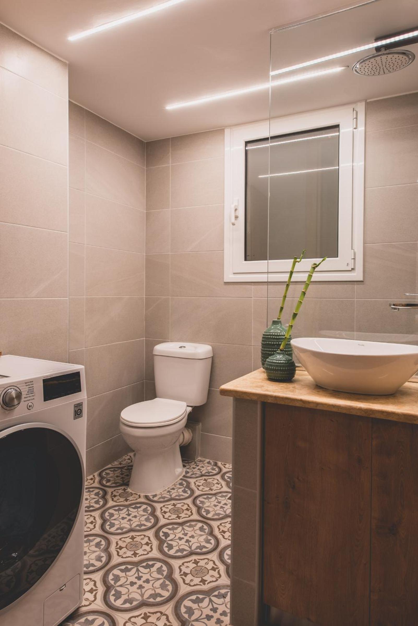 Luxury Apartment with Acropolis view Terrace and Jacuzzi in the Heart of Athens - Living Stone Azurite