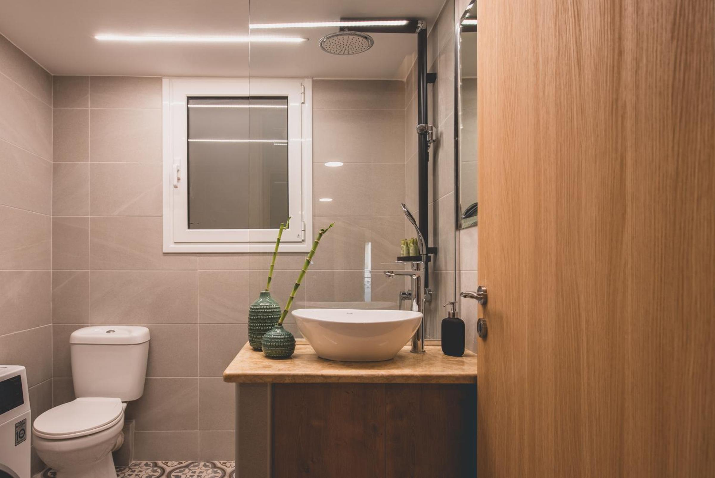 Luxury Apartment with Acropolis view Terrace and Jacuzzi in the Heart of Athens - Living Stone Azurite