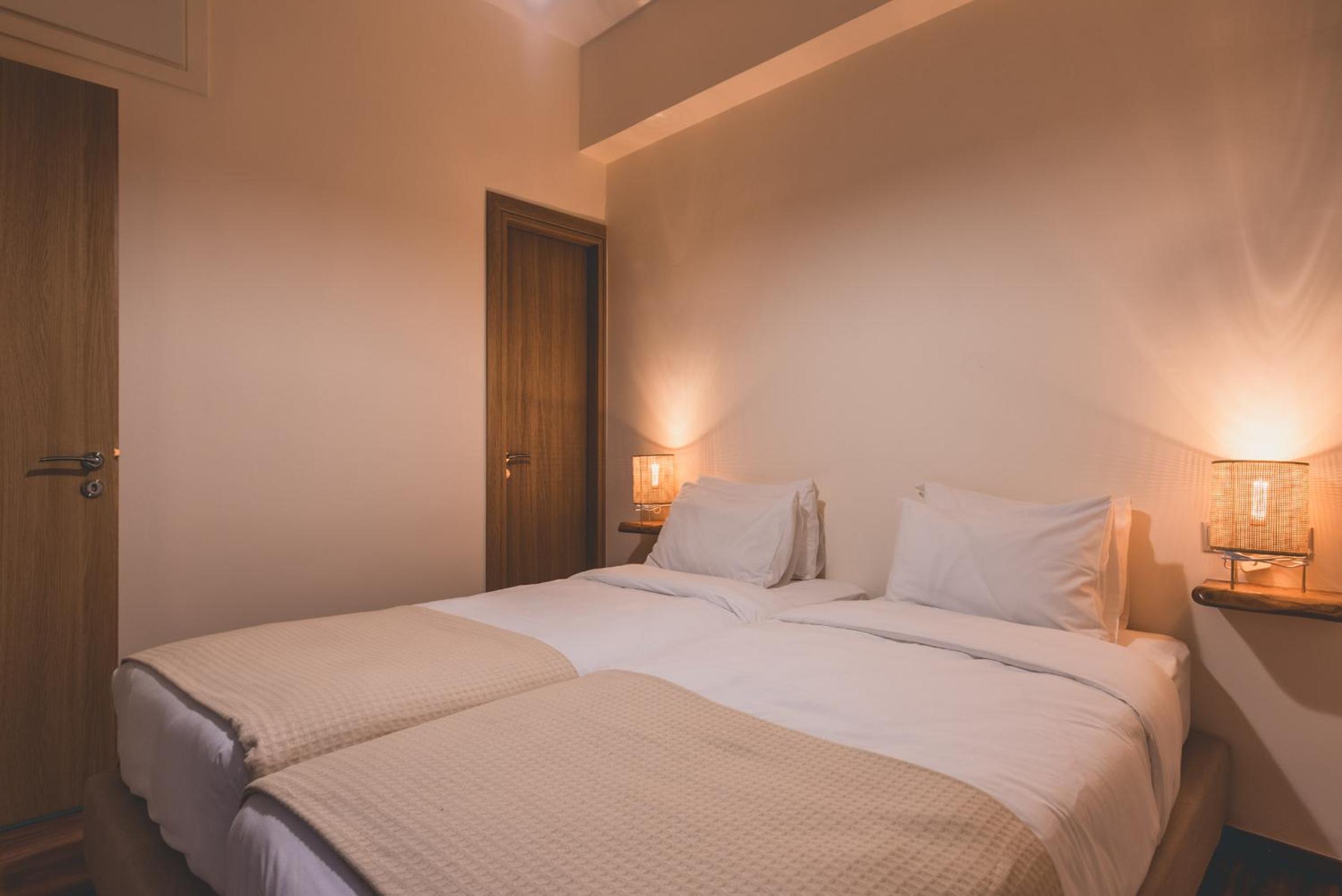 Luxury Apartment with Acropolis view Terrace and Jacuzzi in the Heart of Athens - Living Stone Azurite