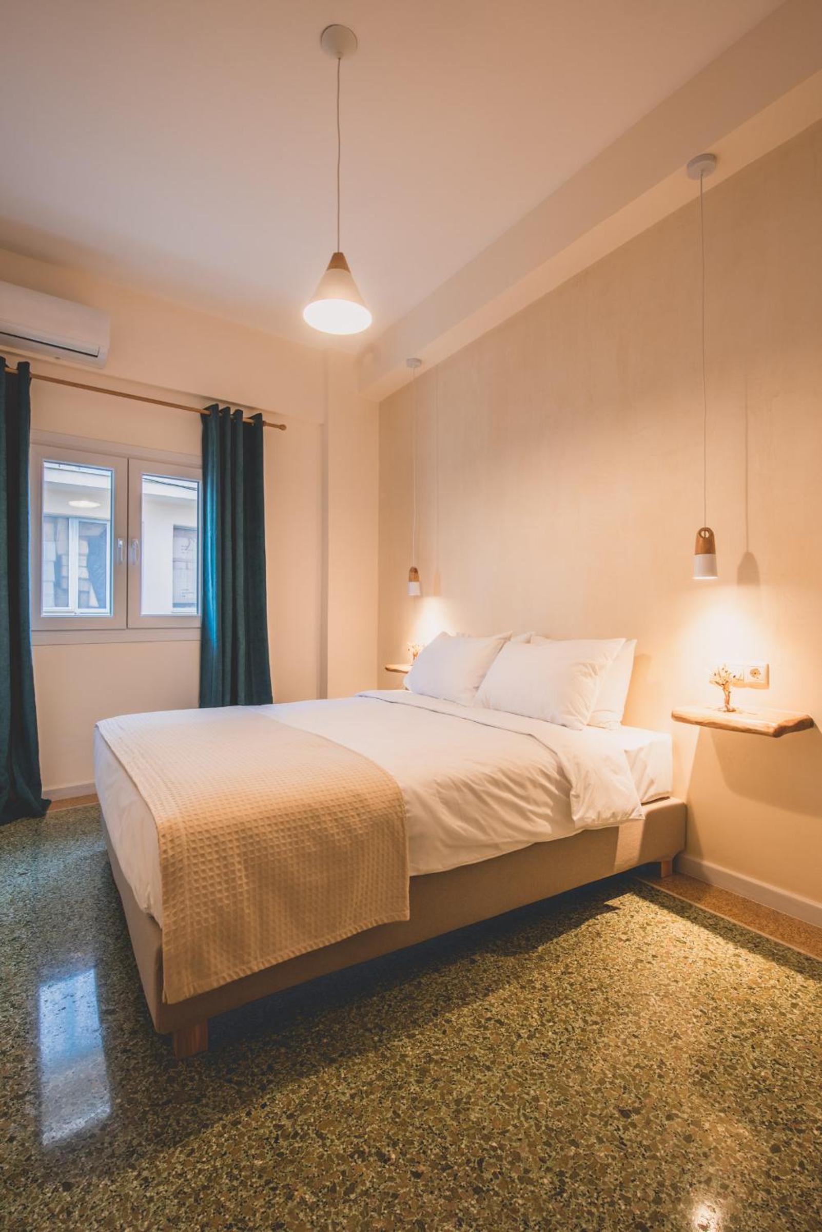 Luxury Apartment with Acropolis view Terrace and Jacuzzi in the Heart of Athens - Living Stone Azurite