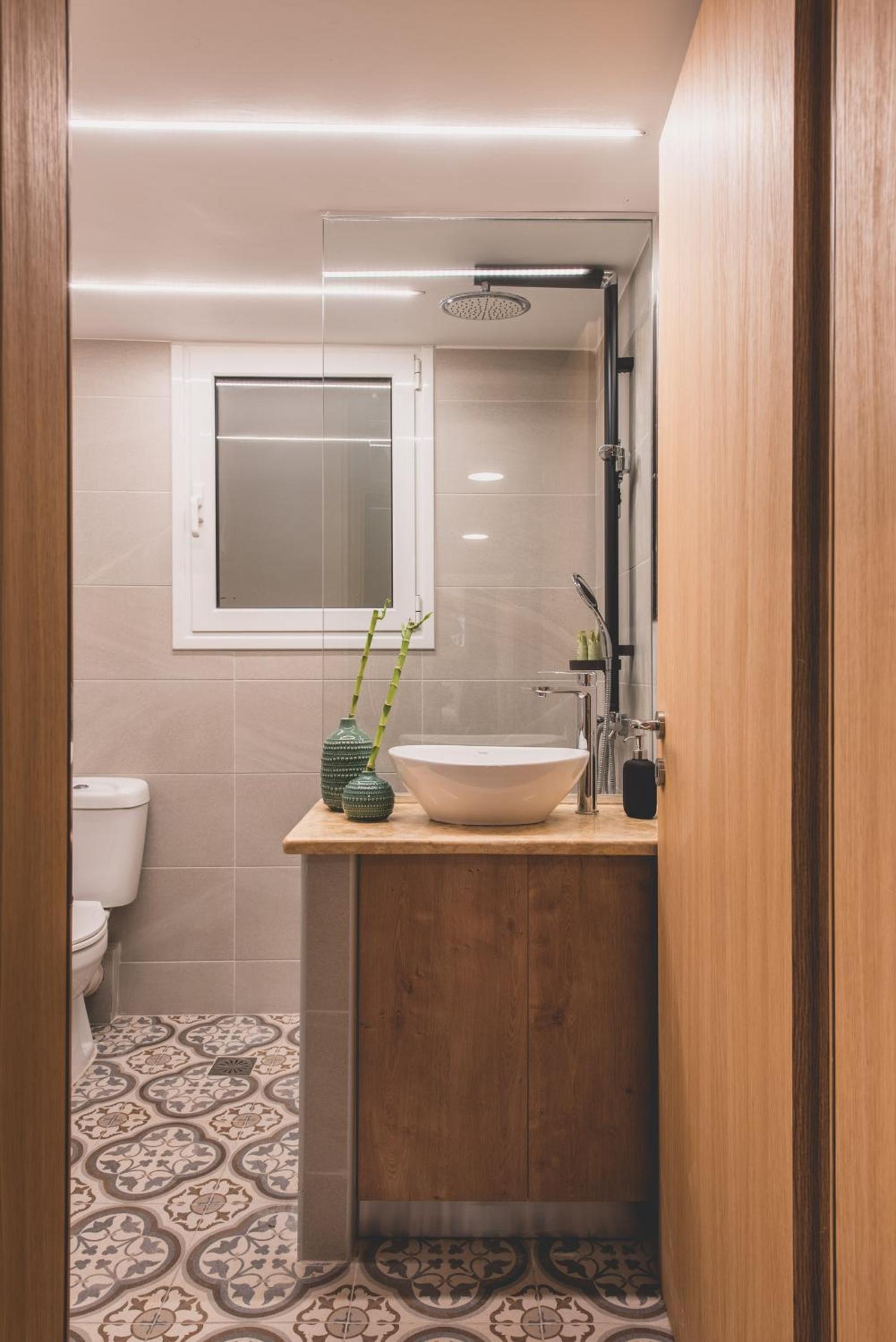 Luxury Apartment with Acropolis view Terrace and Jacuzzi in the Heart of Athens - Living Stone Azurite