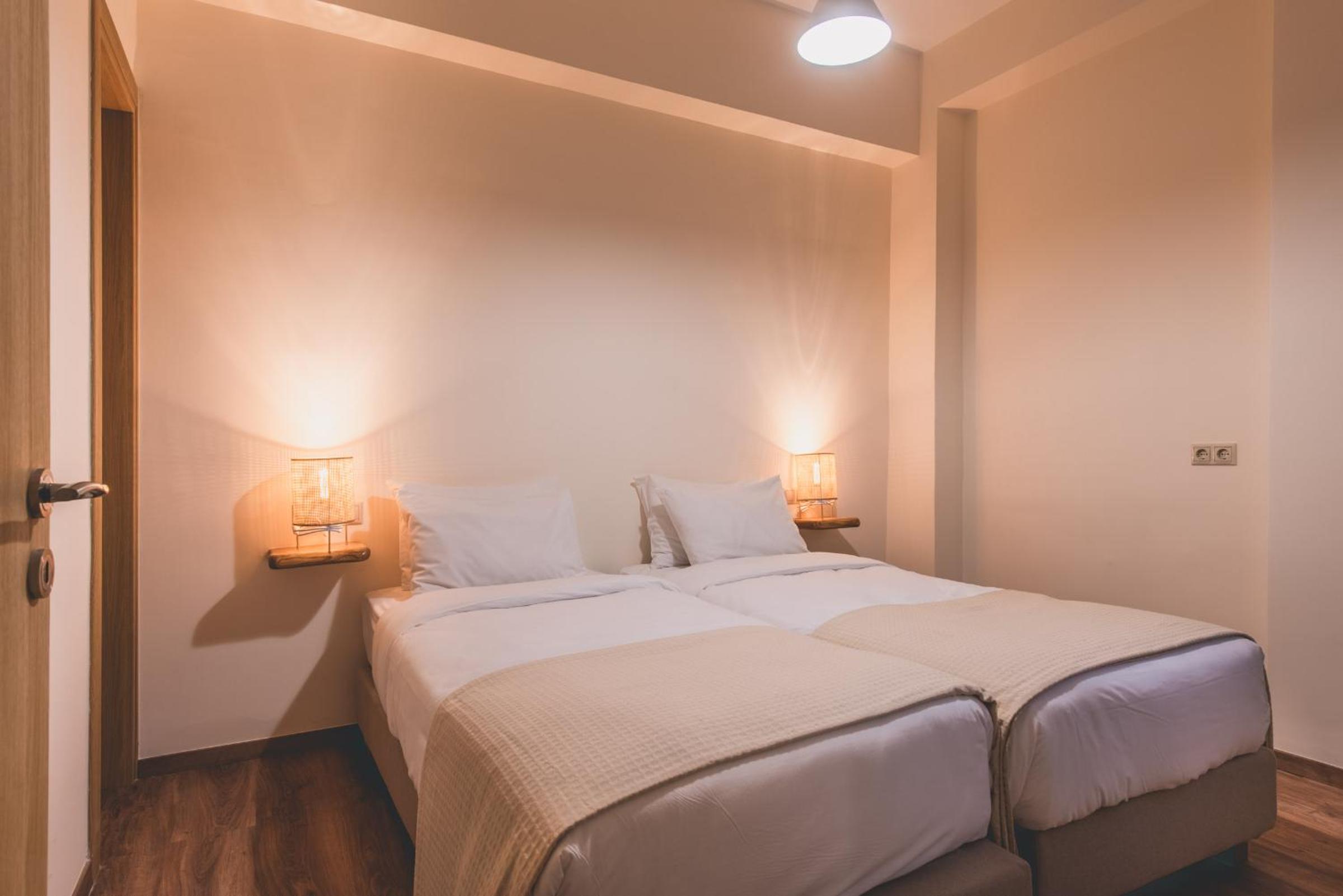 Luxury Apartment with Acropolis view Terrace and Jacuzzi in the Heart of Athens - Living Stone Azurite