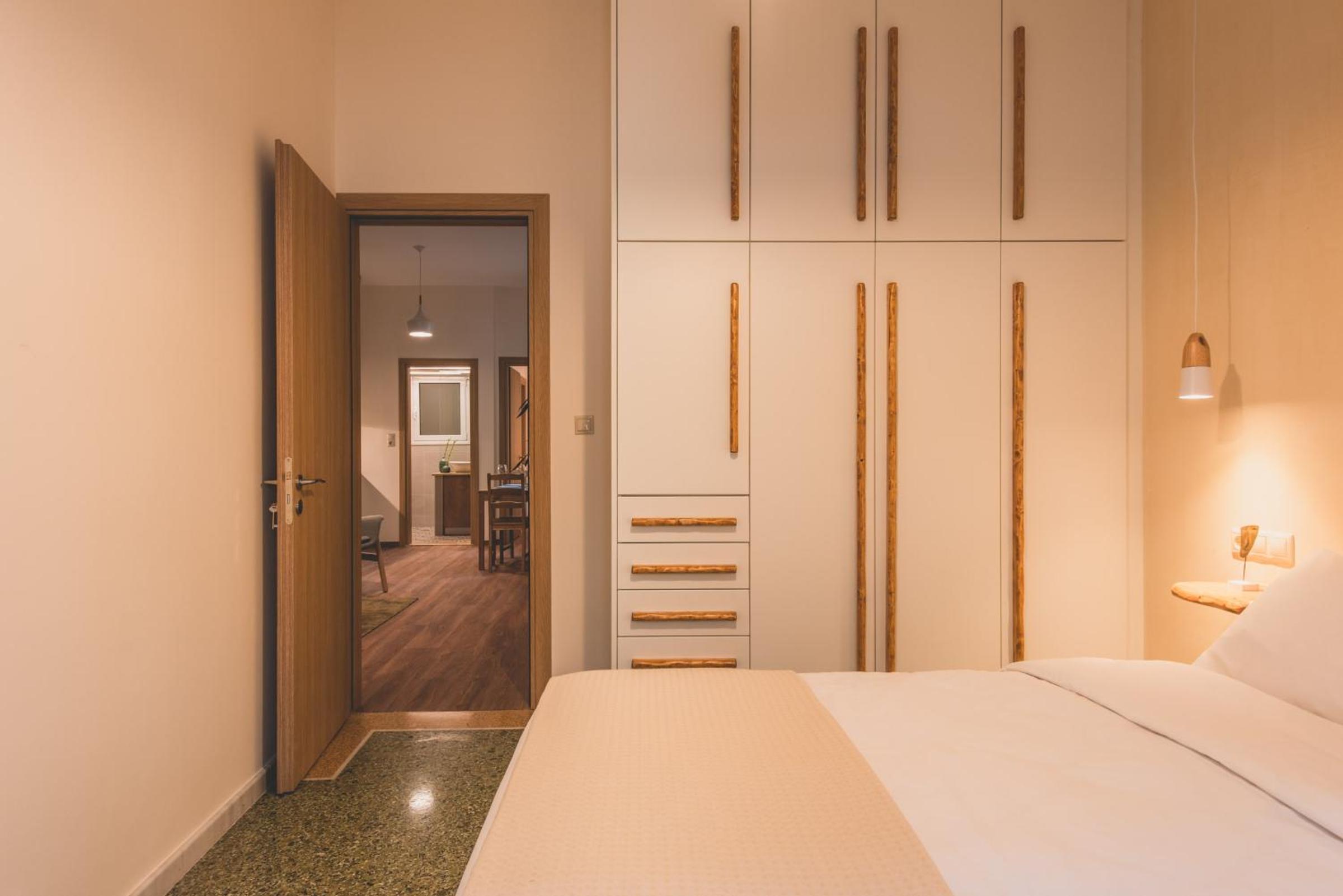 Luxury Apartment with Acropolis view Terrace and Jacuzzi in the Heart of Athens - Living Stone Azurite