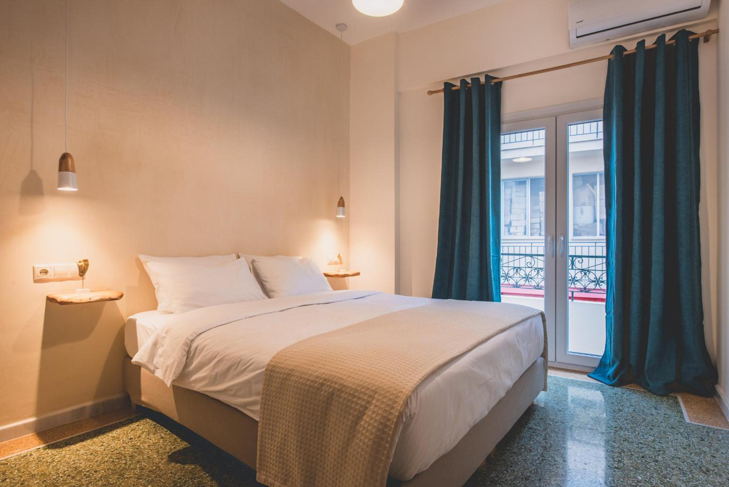 Luxury Apartment with Acropolis view Terrace and Jacuzzi in the Heart of Athens - Living Stone Azurite