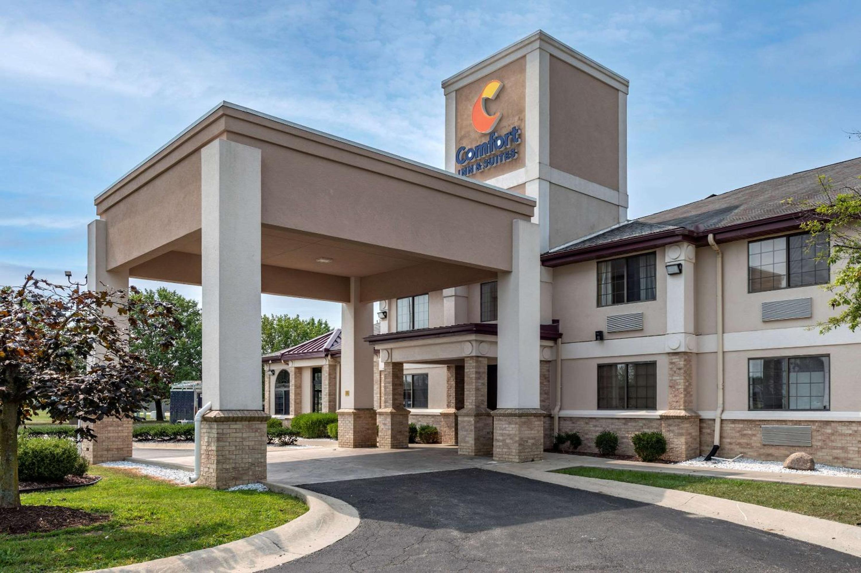 Comfort Inn & Suites Napoleon view 2