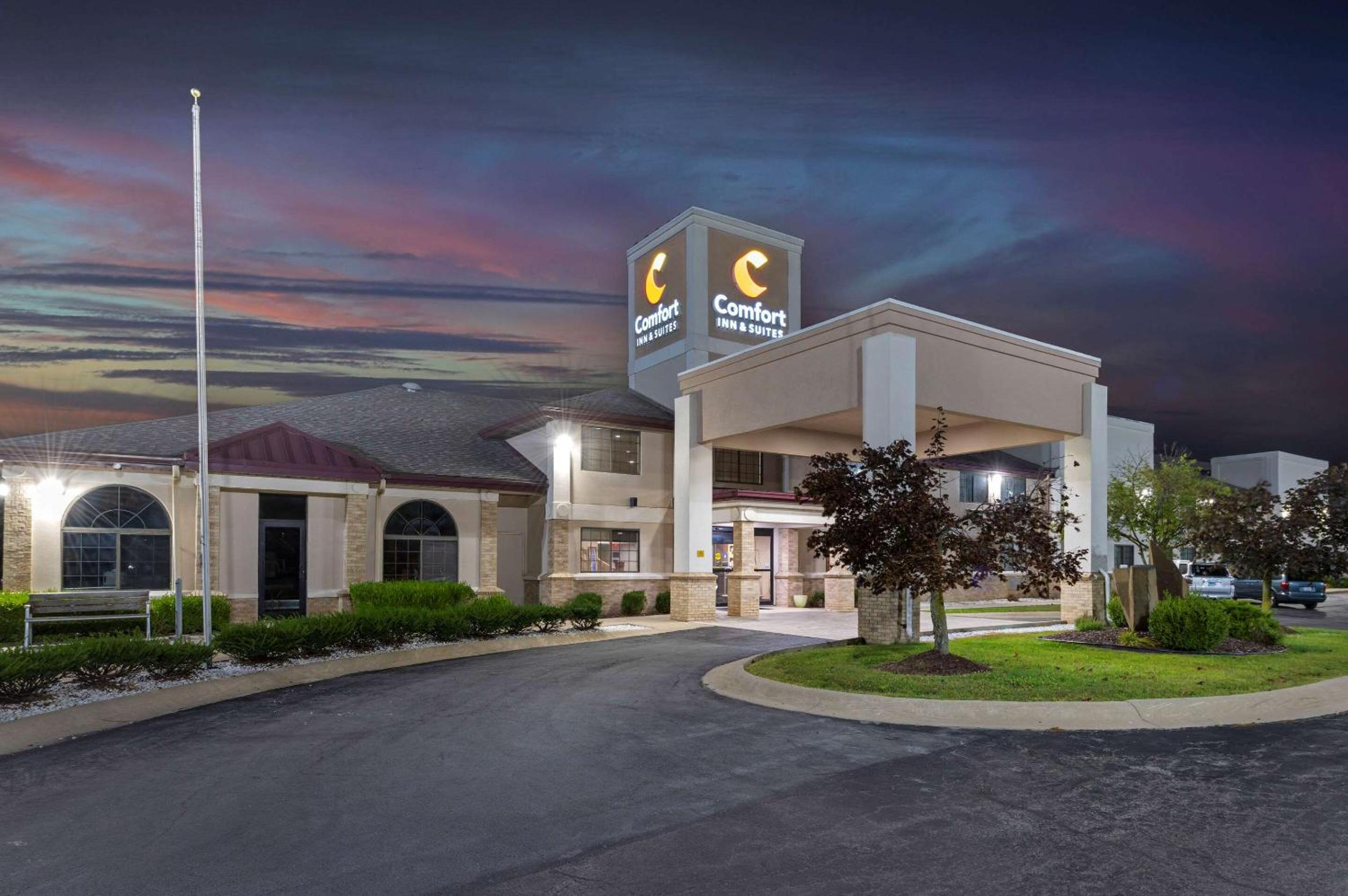 Comfort Inn & Suites Napoleon view 3