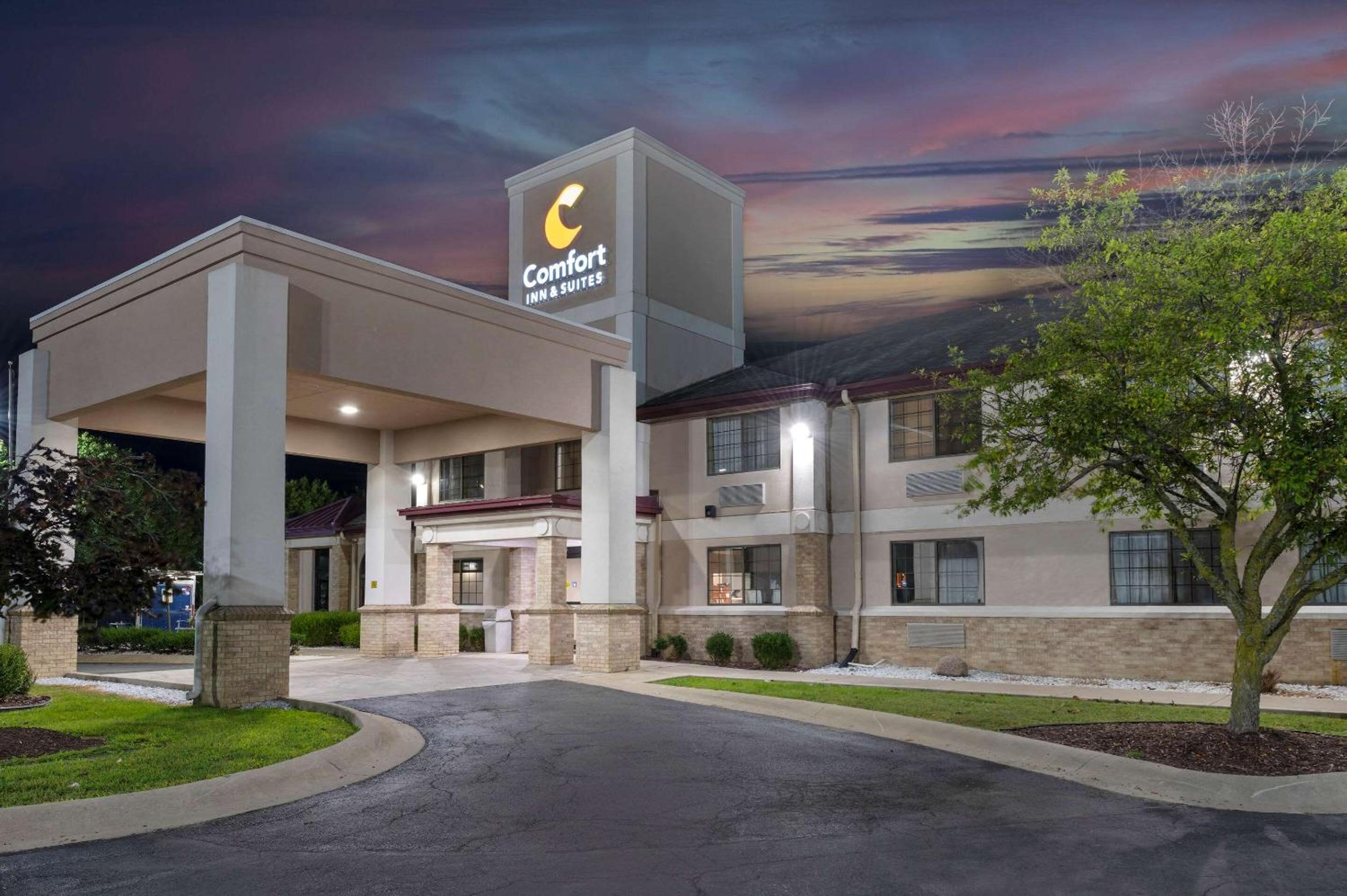 Comfort Inn & Suites Napoleon view 5