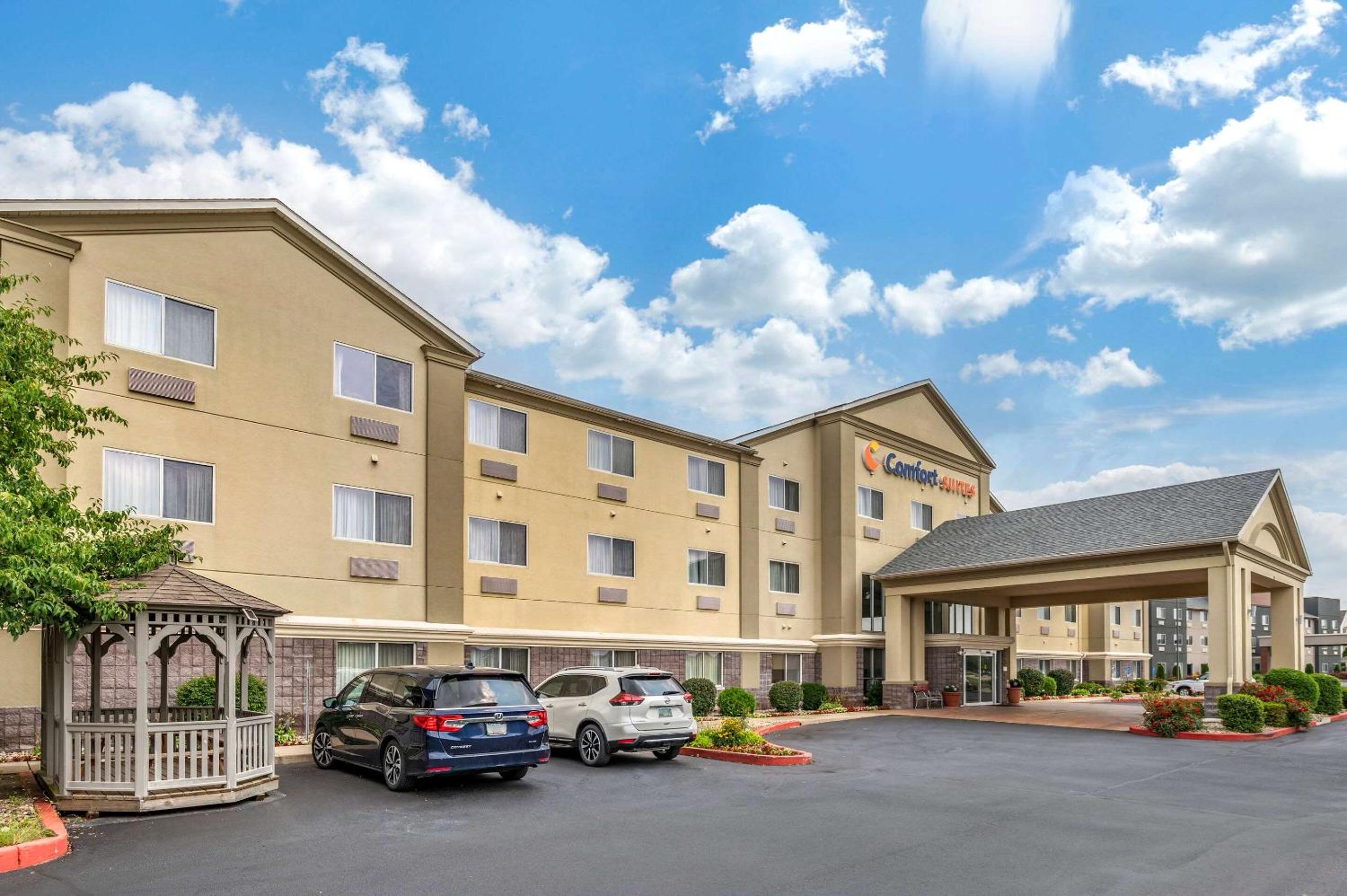 Comfort Suites Elkhart North view 2