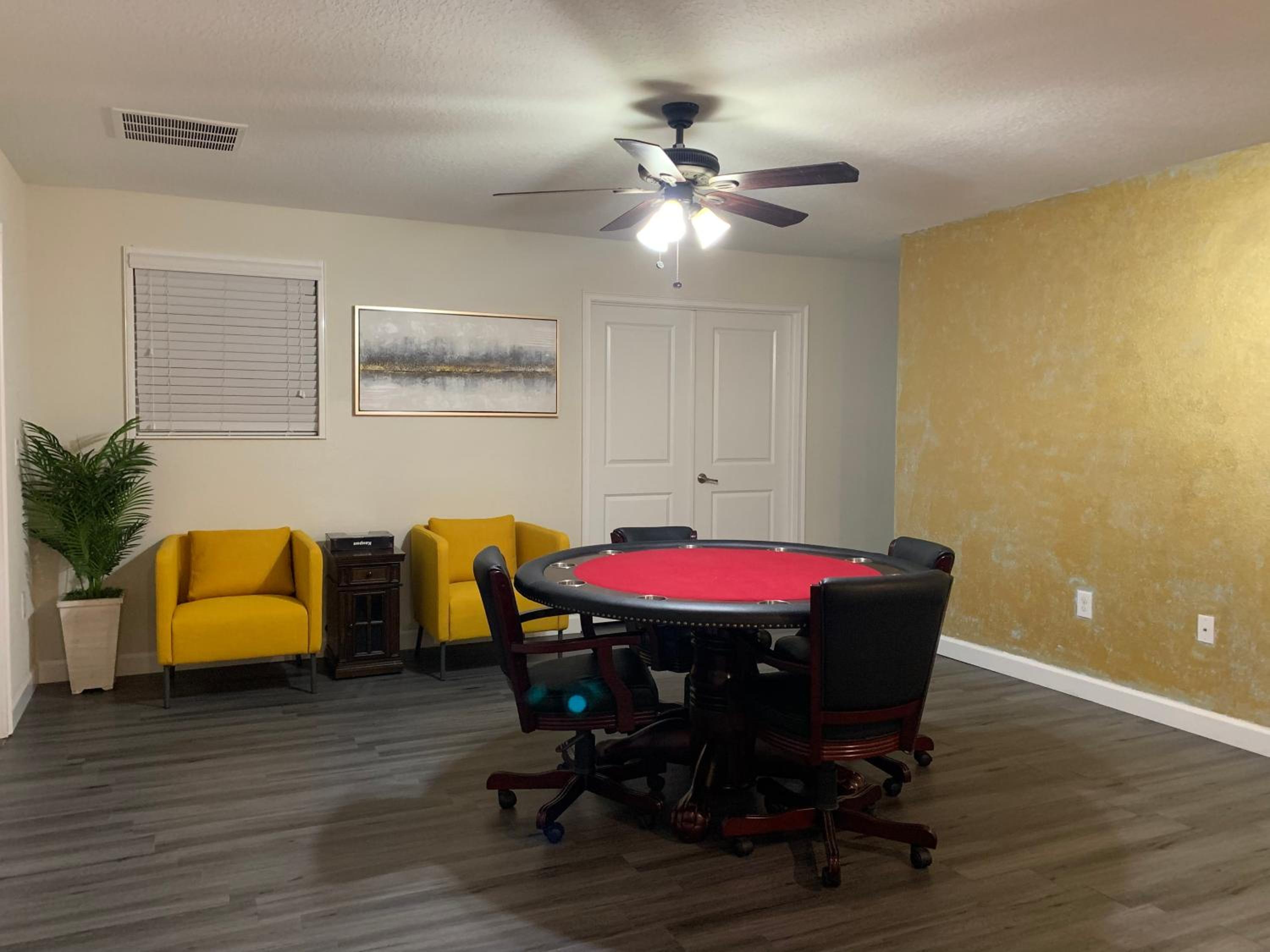 8 bedrooms, 5 bathrooms. Theater Room + Pool/Spa + WiFi