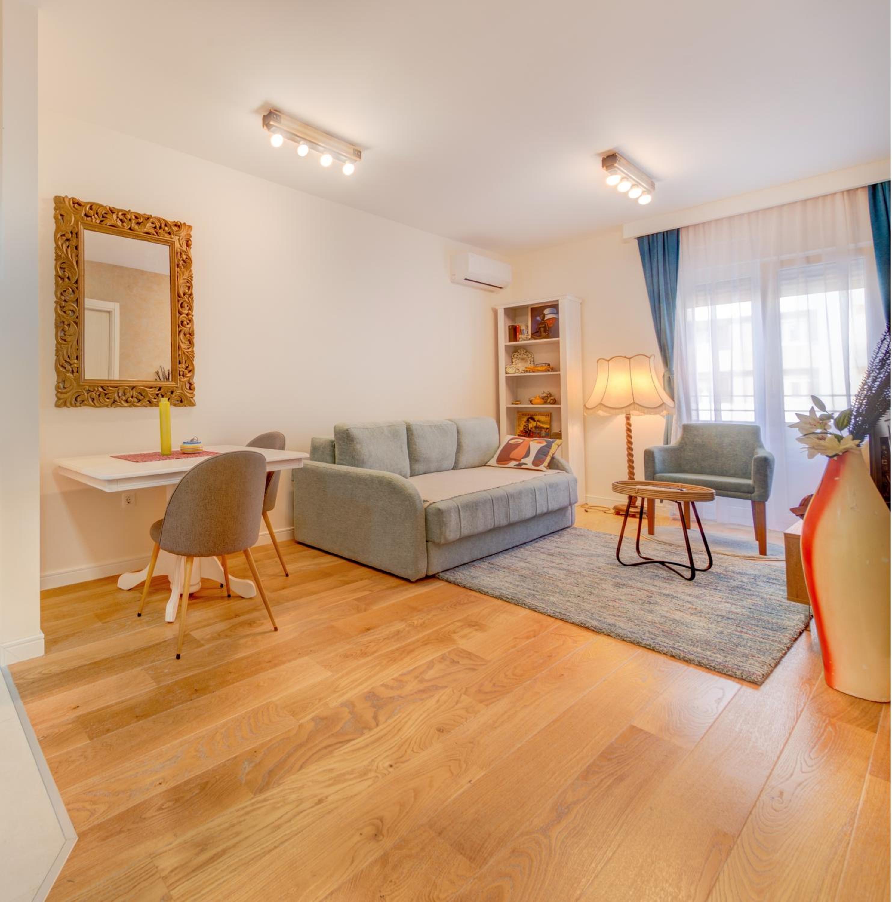 Hotel Consulate - Image 1