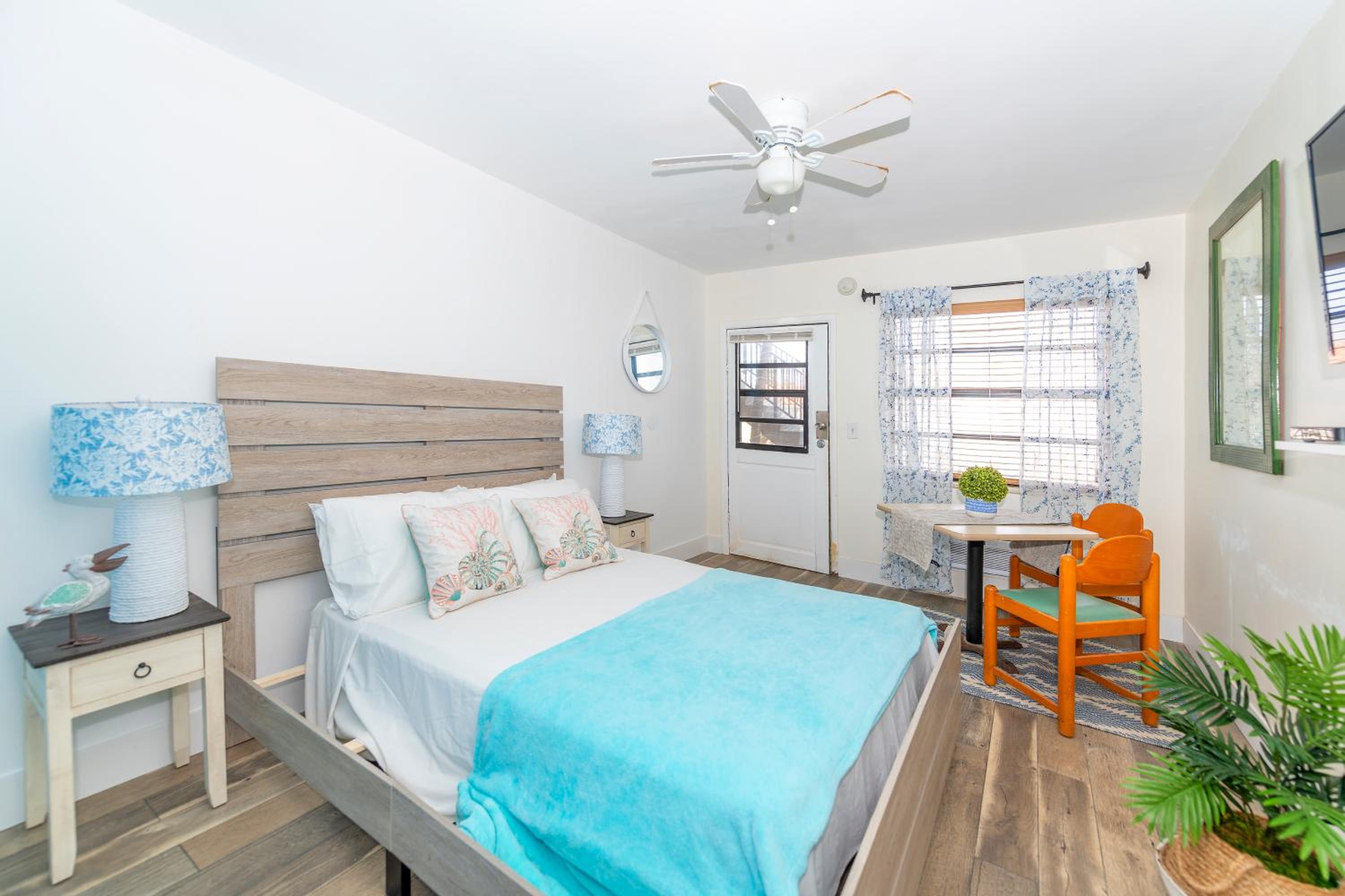Tropic Isle Hotel & Apartment view 4