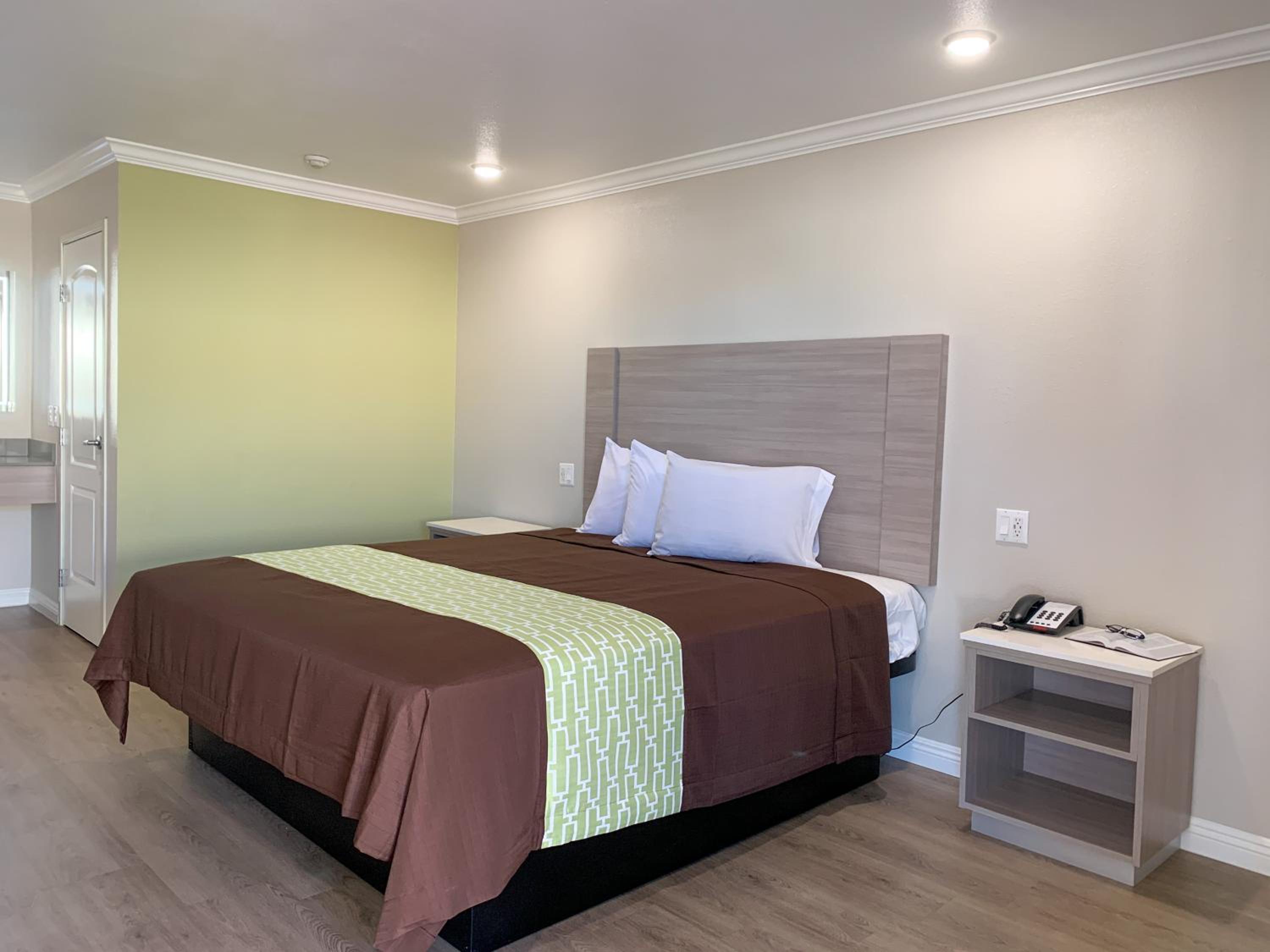 Mojave Inn view 4