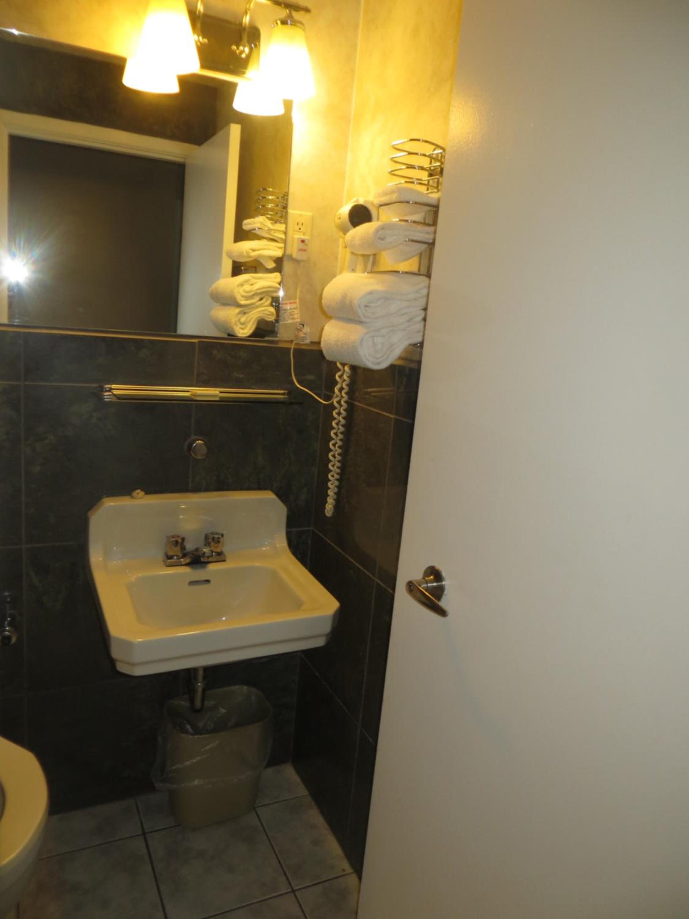 Airport Motor Inn