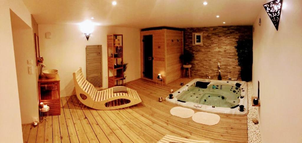 Hotel Le Mas Des Mirabelles