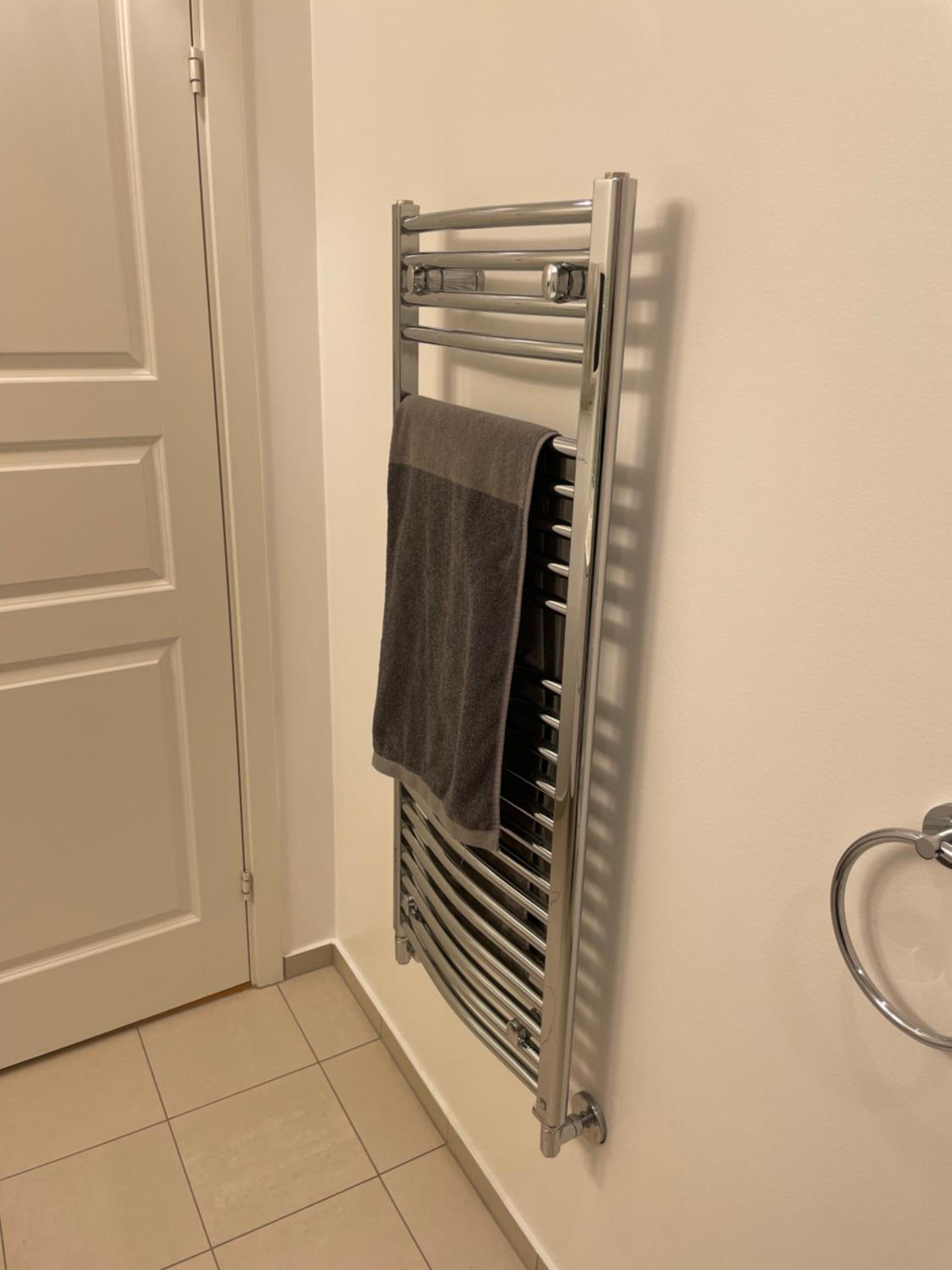 CITY LUX APARTMENT, 2 FULL BATHROOMs view 5