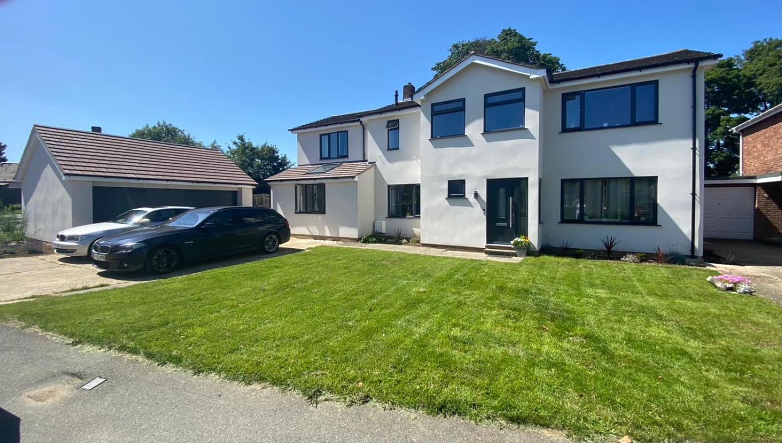 Modern Luxury 1 bed apartment with parking near Stansted Airport view 2