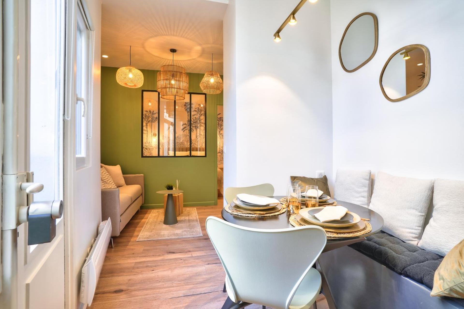 NEW Eiffel Tour ! Splendid Apartments in the Heart of Paris