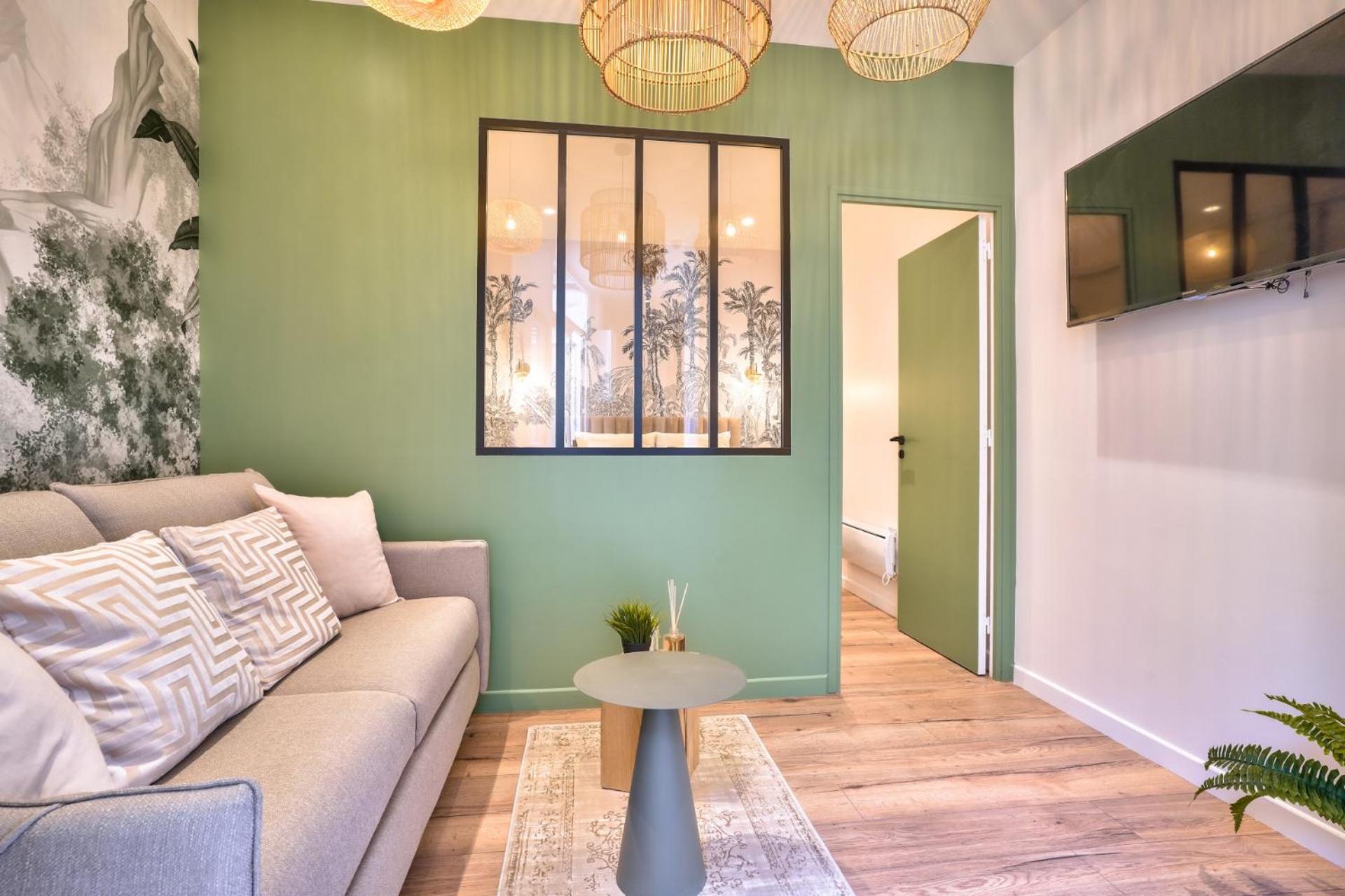 NEW Eiffel Tour ! Splendid Apartments in the Heart of Paris
