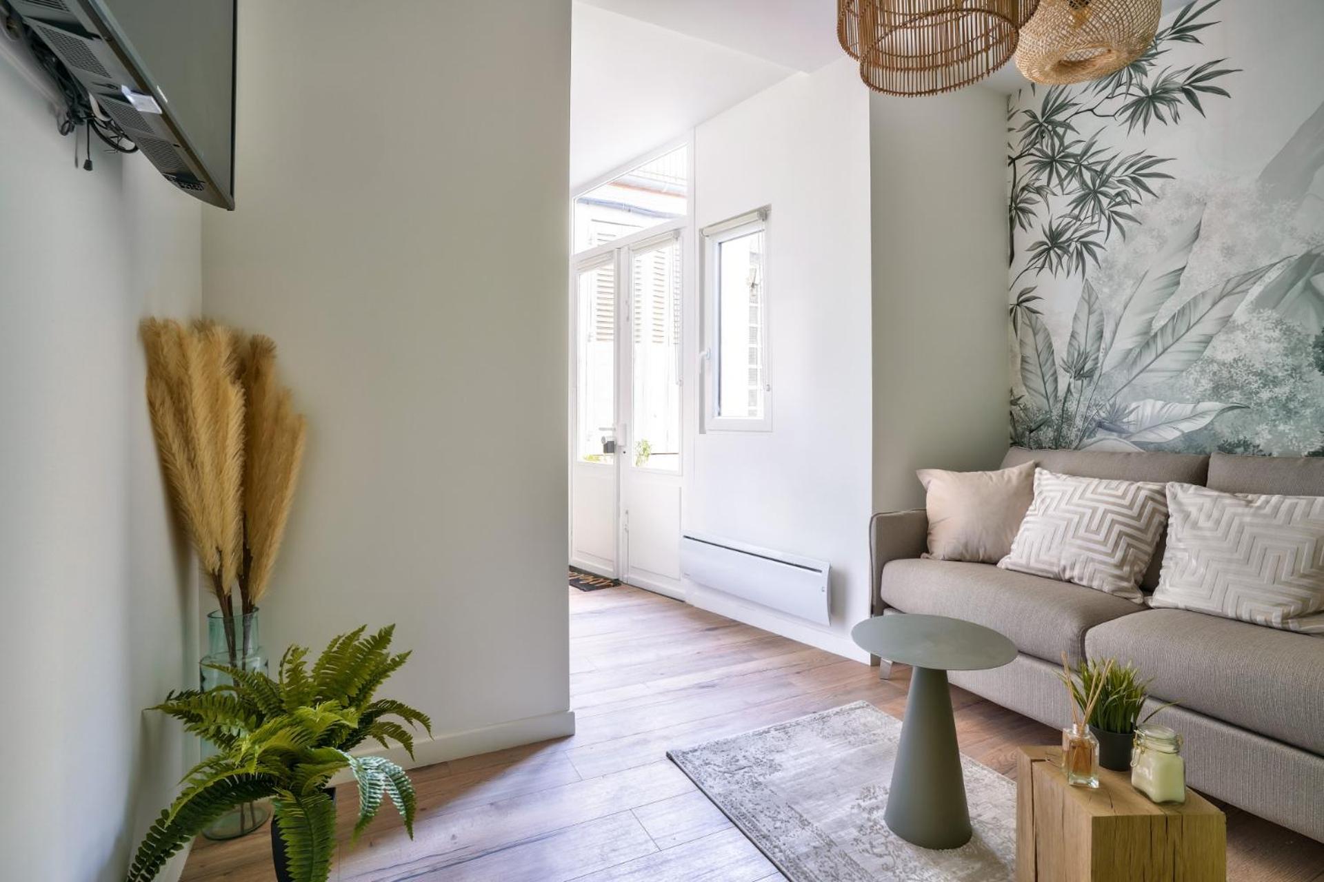NEW Eiffel Tour ! Splendid Apartments in the Heart of Paris