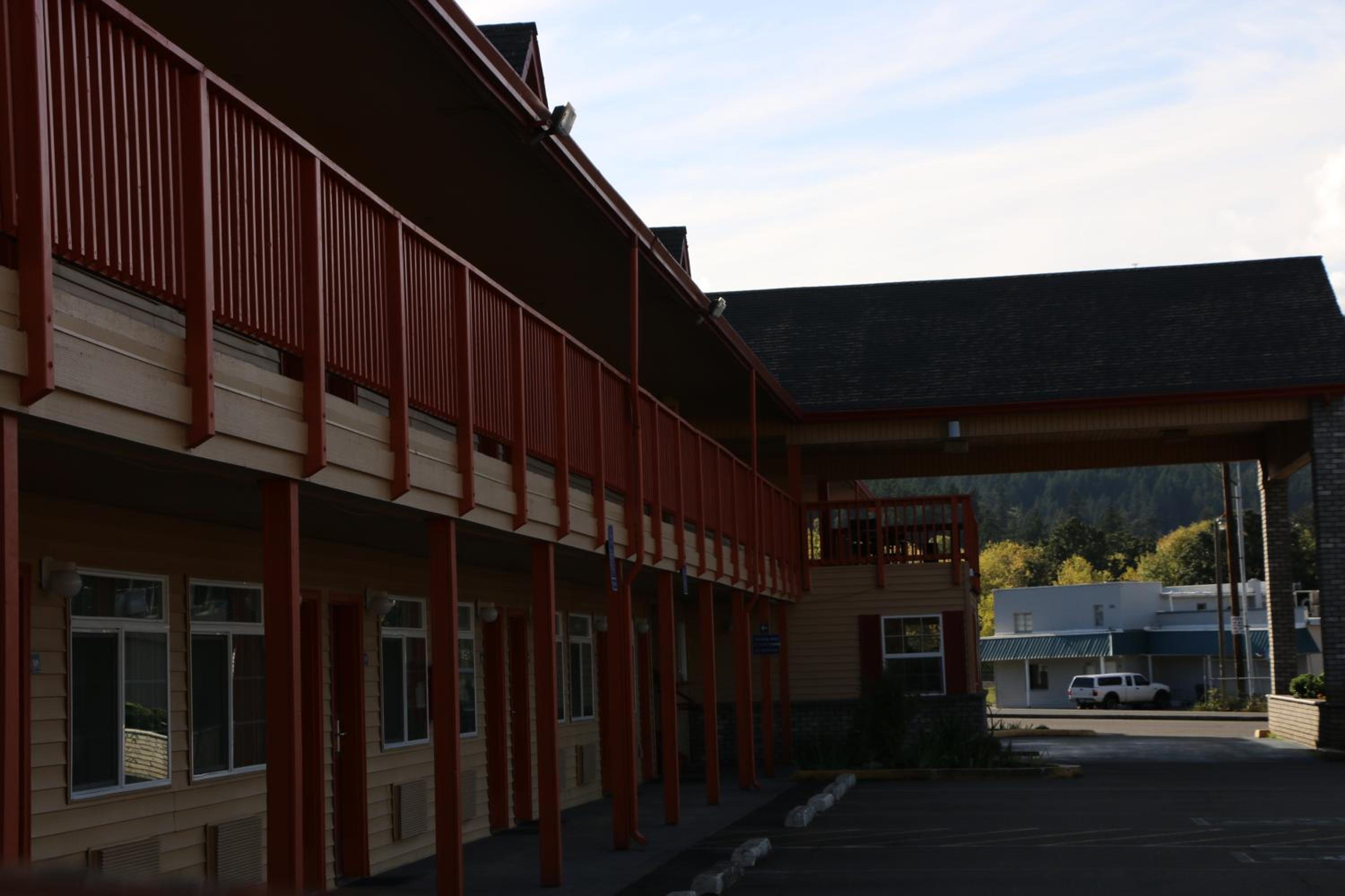 Oakland Vacations - Rice Hill Inn - Property Image 5