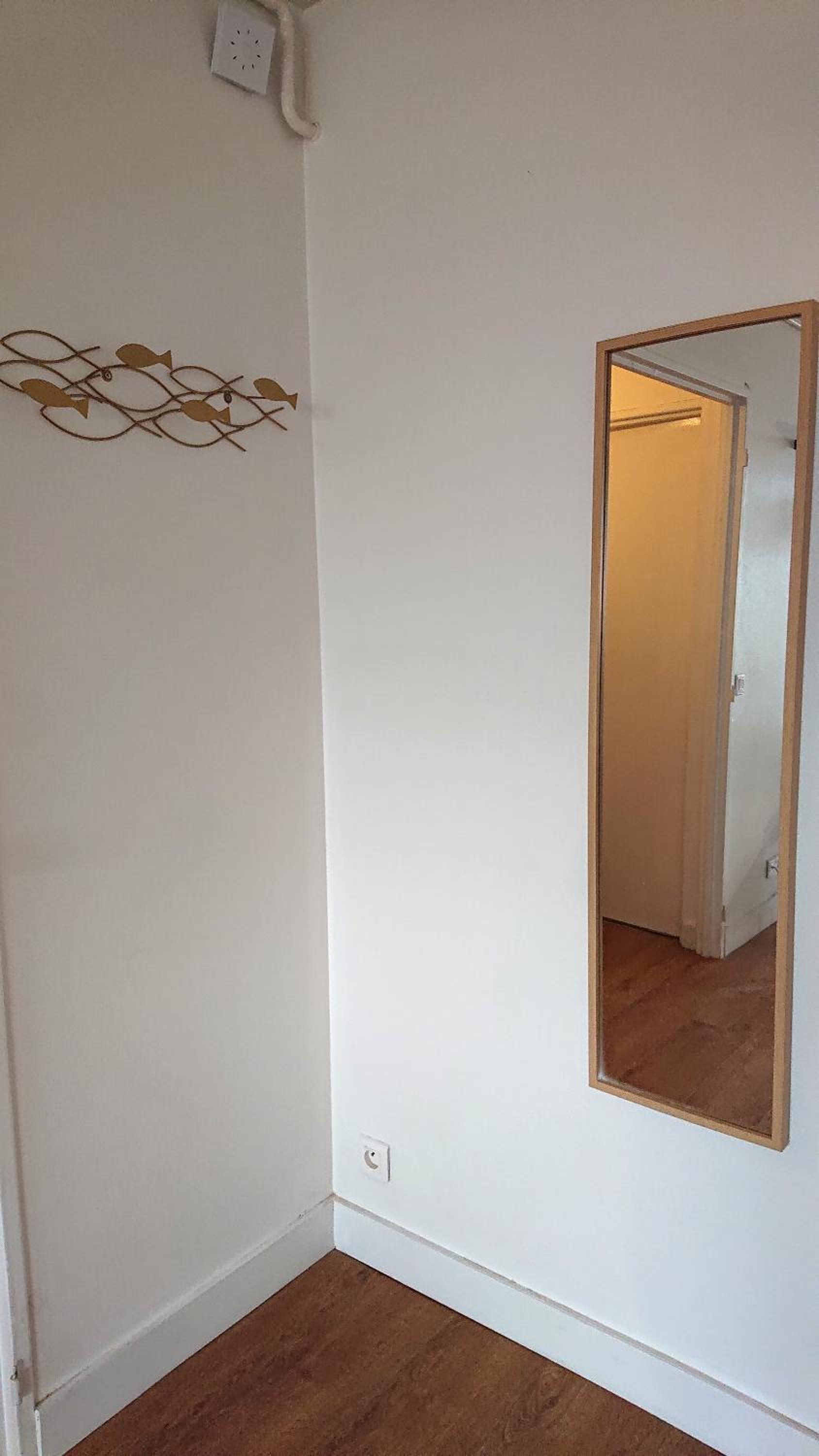 Renovated, 37m², 2 min walk Tram, 5 min La Défense view 2