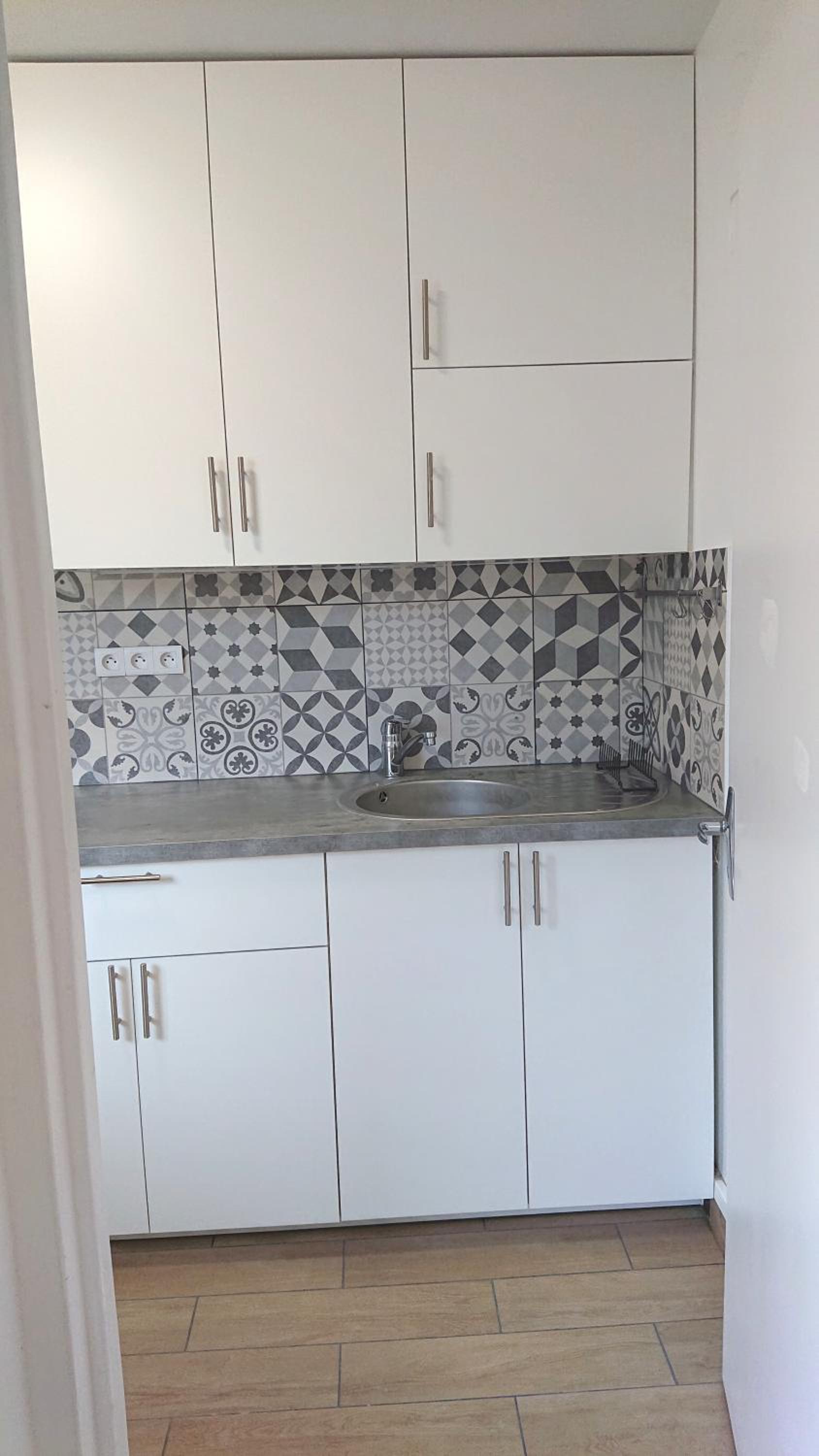 Renovated, 37m², 2 min walk Tram, 5 min La Défense view 3