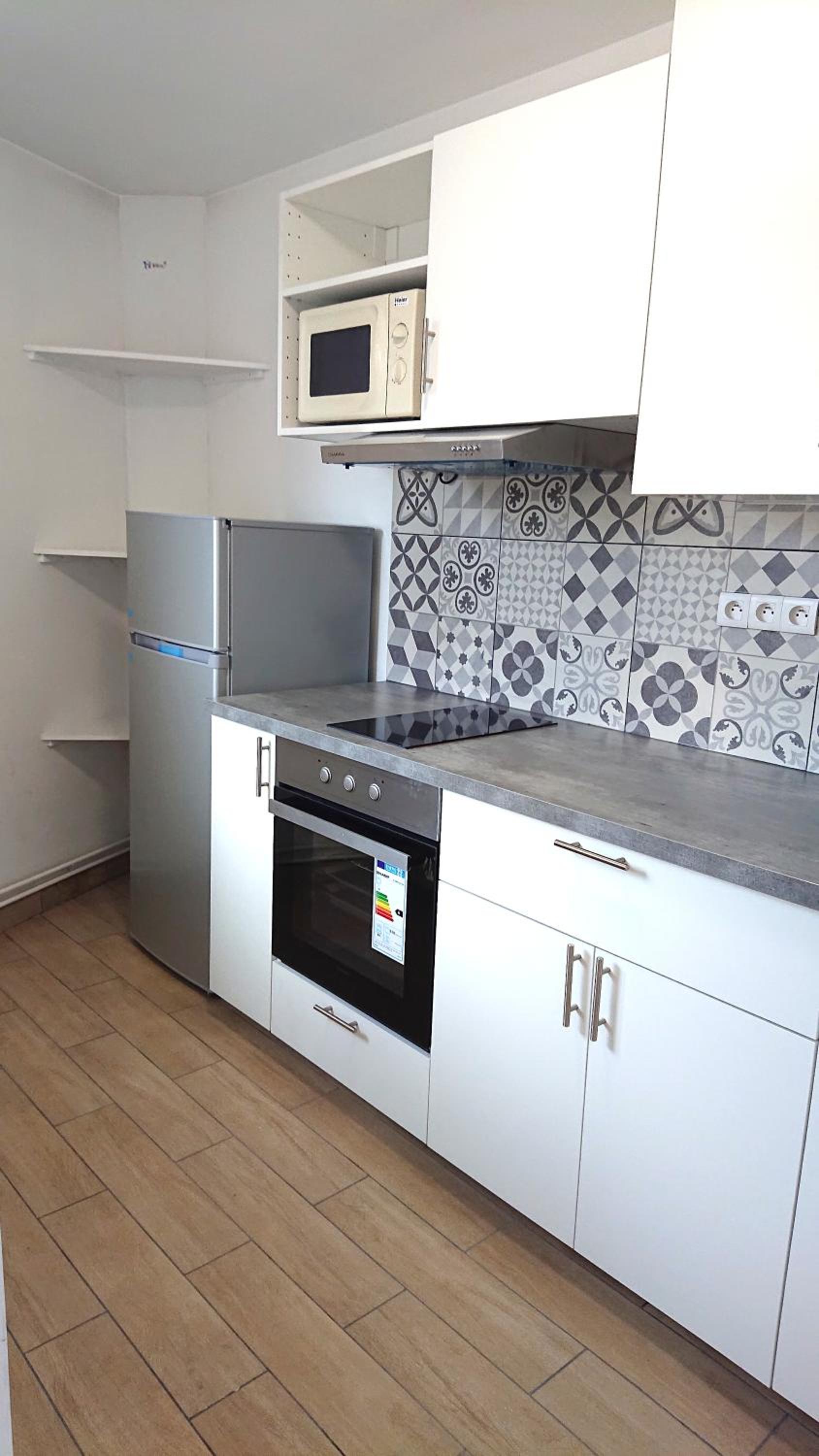Renovated, 37m², 2 min walk Tram, 5 min La Défense view 4