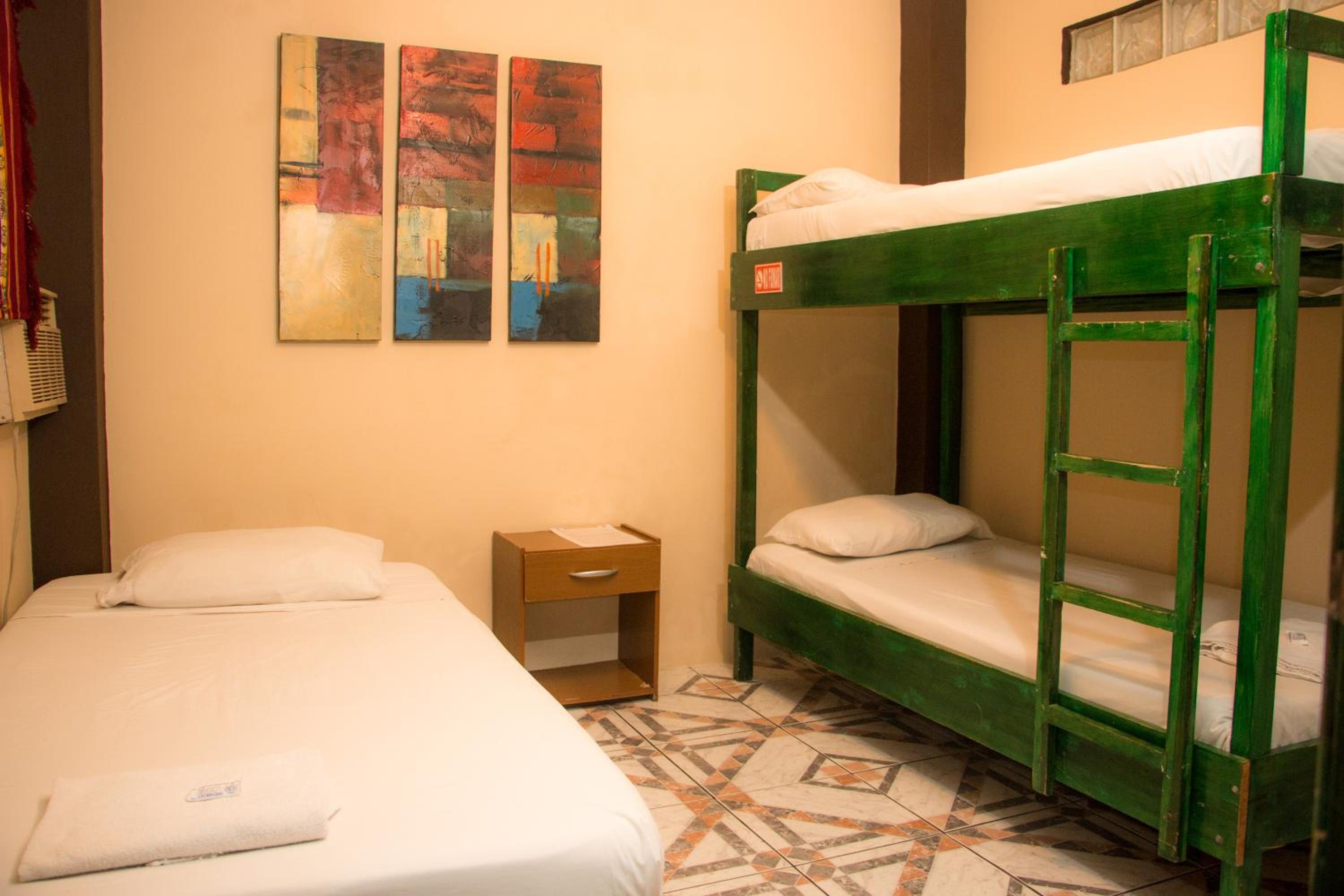 Dreamkapture Hostel close to the airport and bus terminal