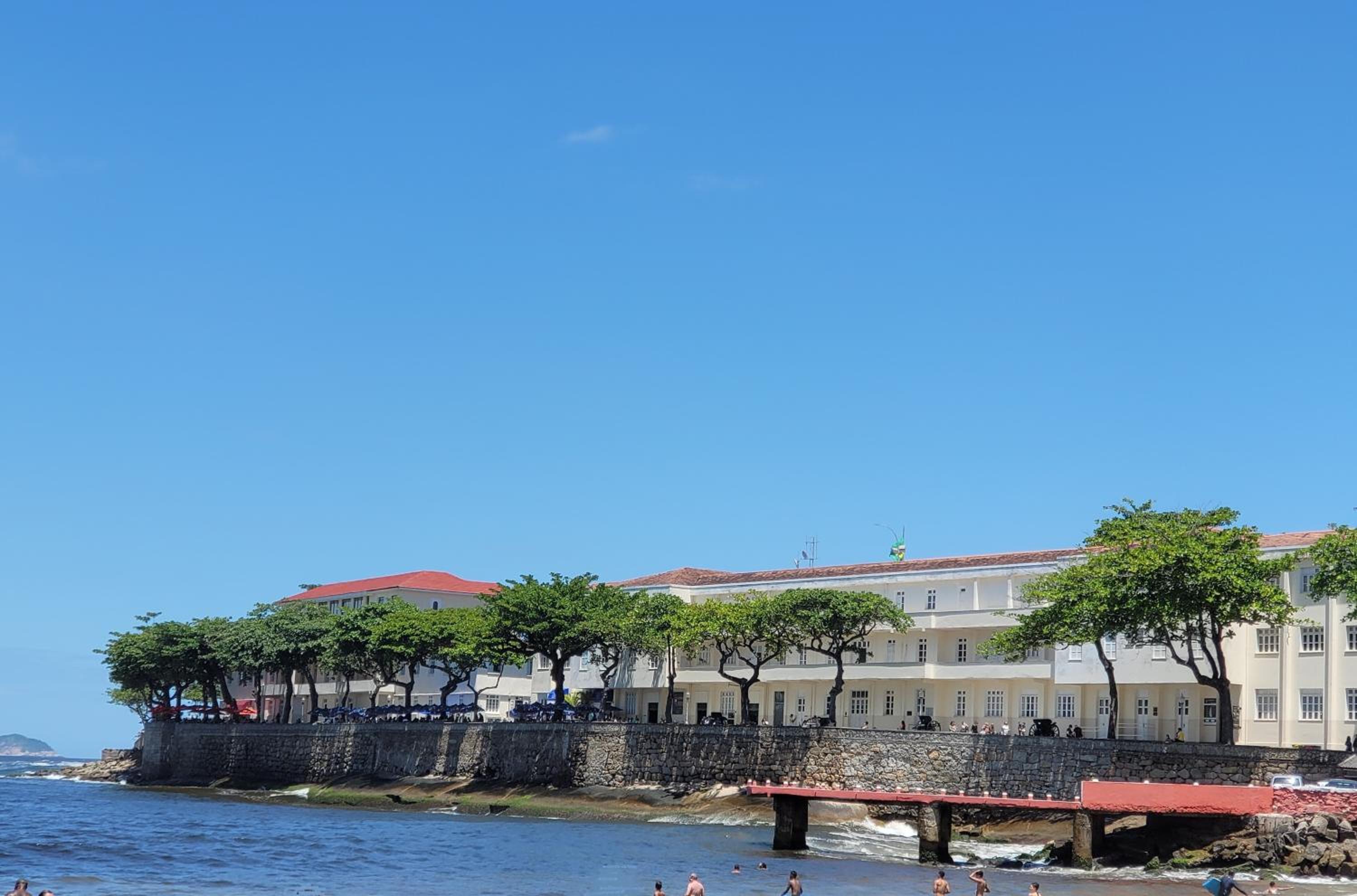 Lindo Flat em Cobertura ao lado da Praia do Posto 6