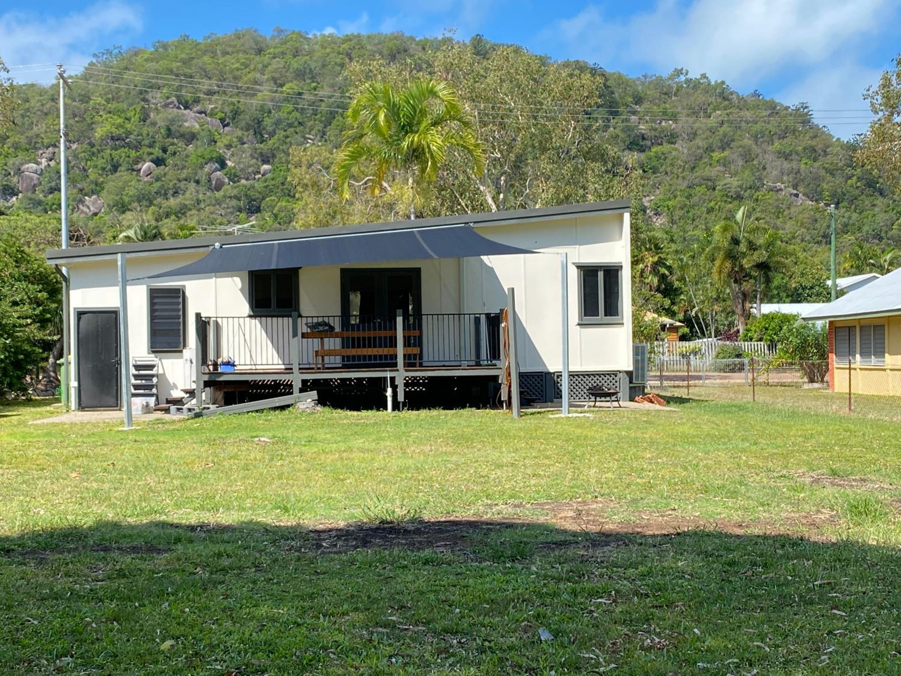 Modern Quiet Holiday 4 bedroom Home, Nelly Bay