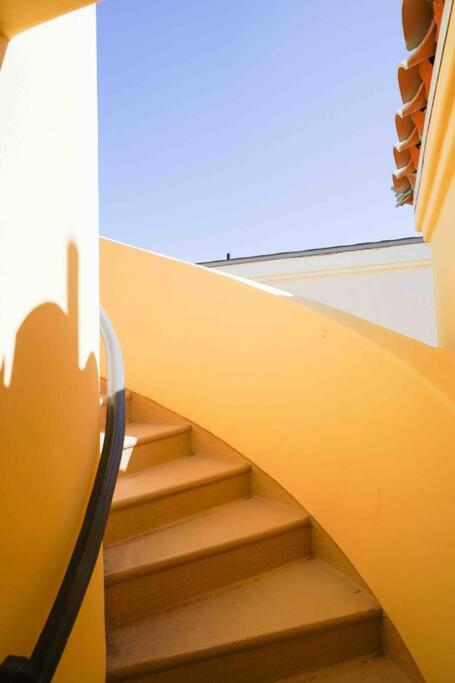 Stunning Hollywood Beach Ocean Front Home-0xnard