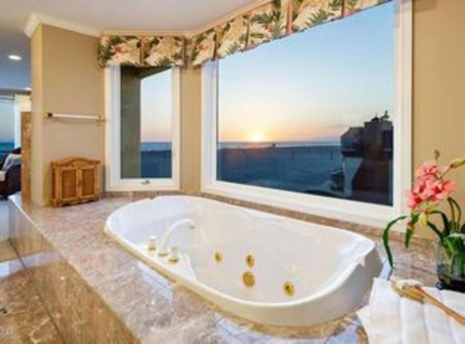 Stunning Hollywood Beach Ocean Front Home-0xnard