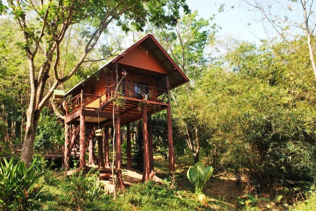 Hotel Treehouse Holidays-Lake View - Image 1