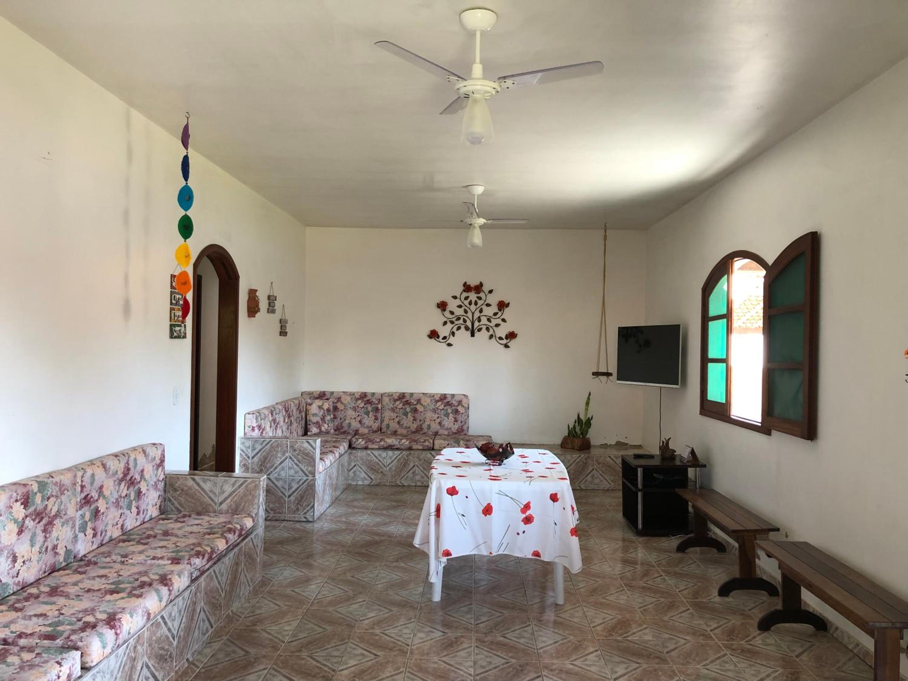 Casa com piscina, ar condicionado, campo de futebol e área gourmet a um quarteirão da lagoa de Praia Seca