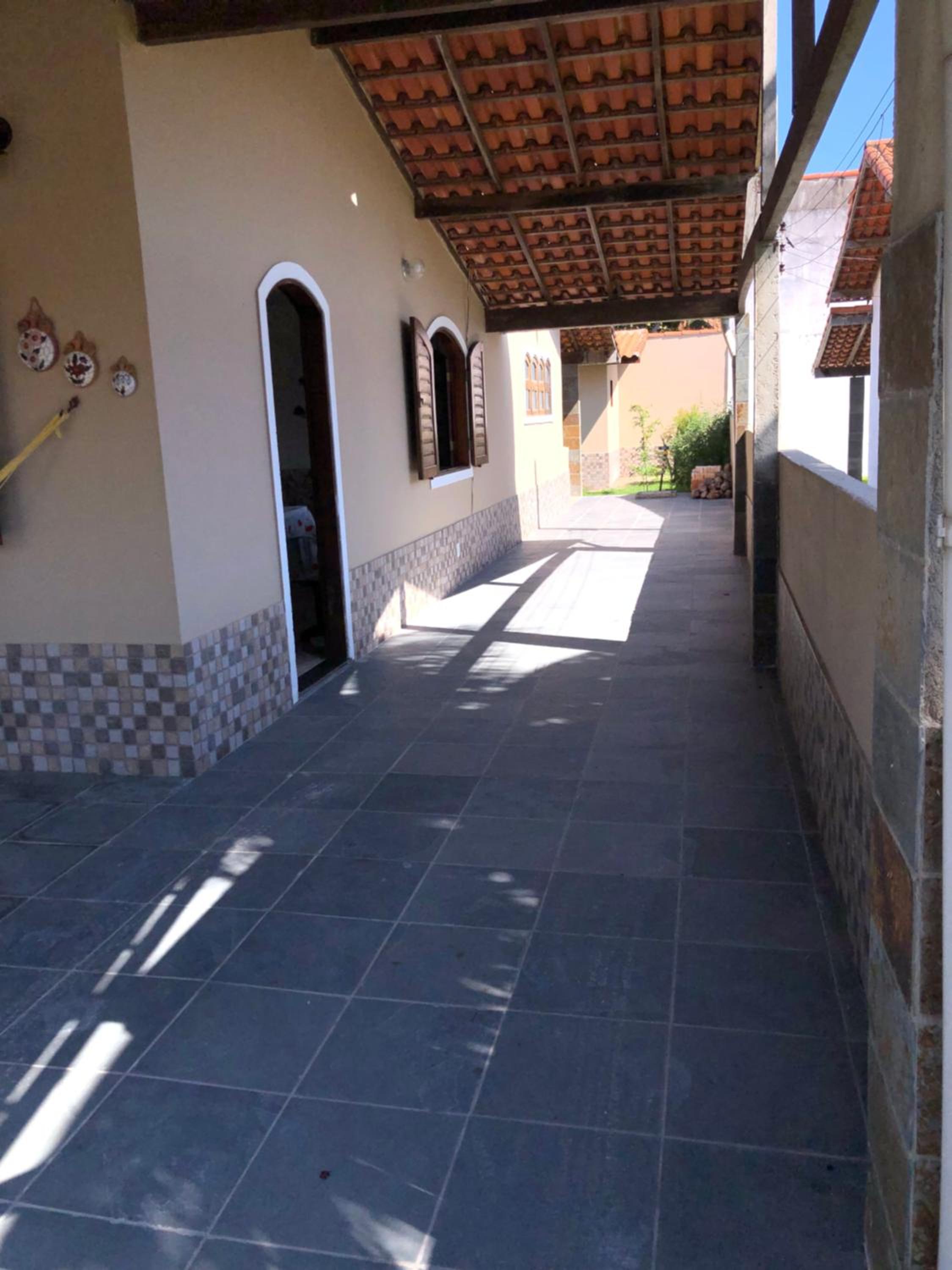 Casa com piscina, ar condicionado, campo de futebol e área gourmet a um quarteirão da lagoa de Praia Seca