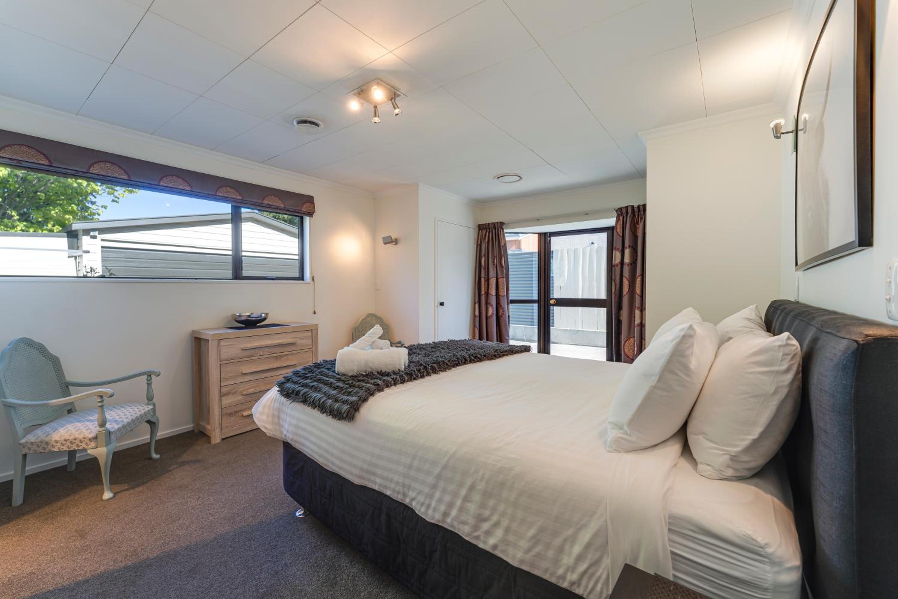Riverside Three Bedroom - Remarkable Views view 4