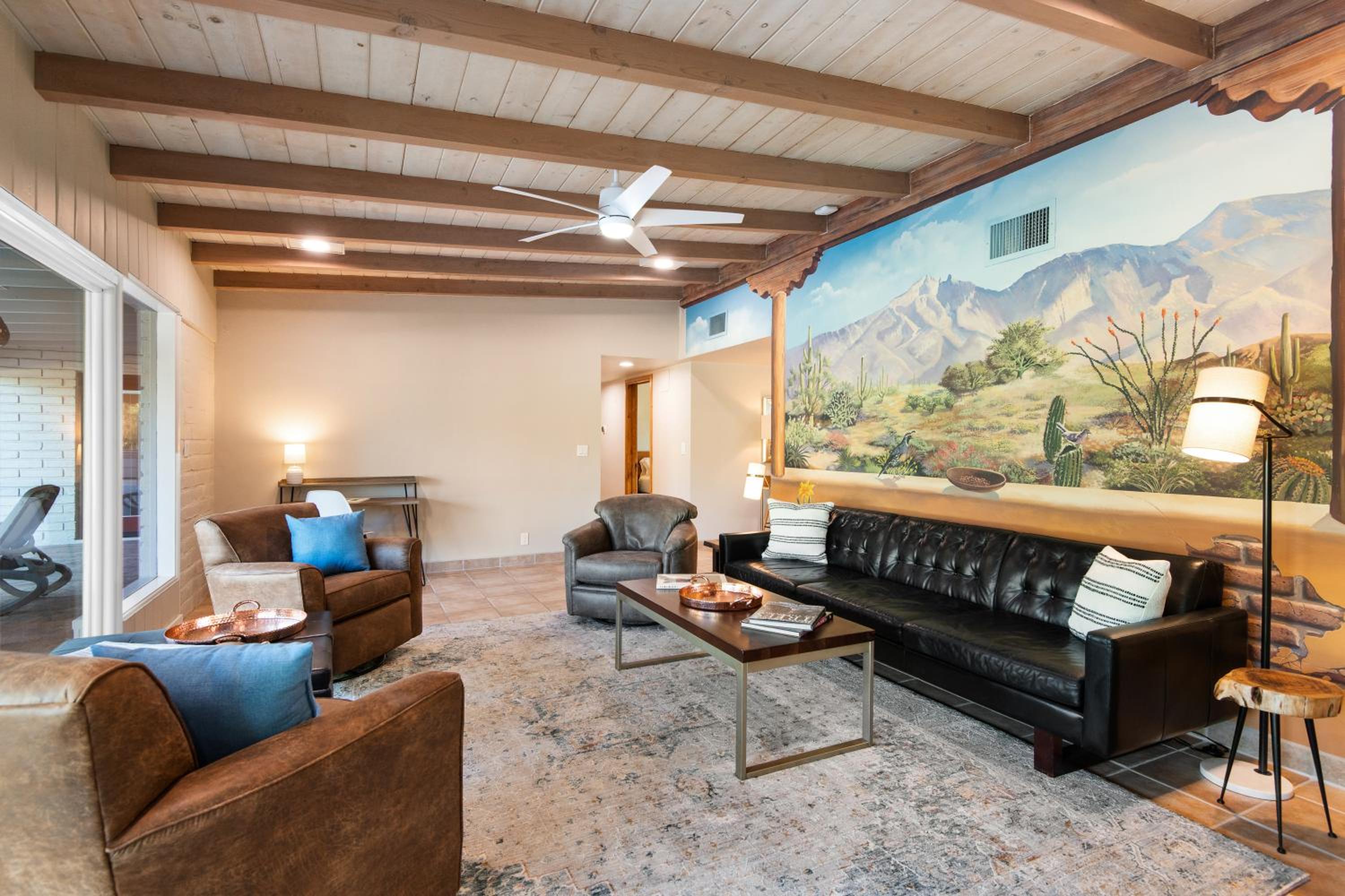 @TucsonMuralHouse w/pool & hot tub on golf course view 5