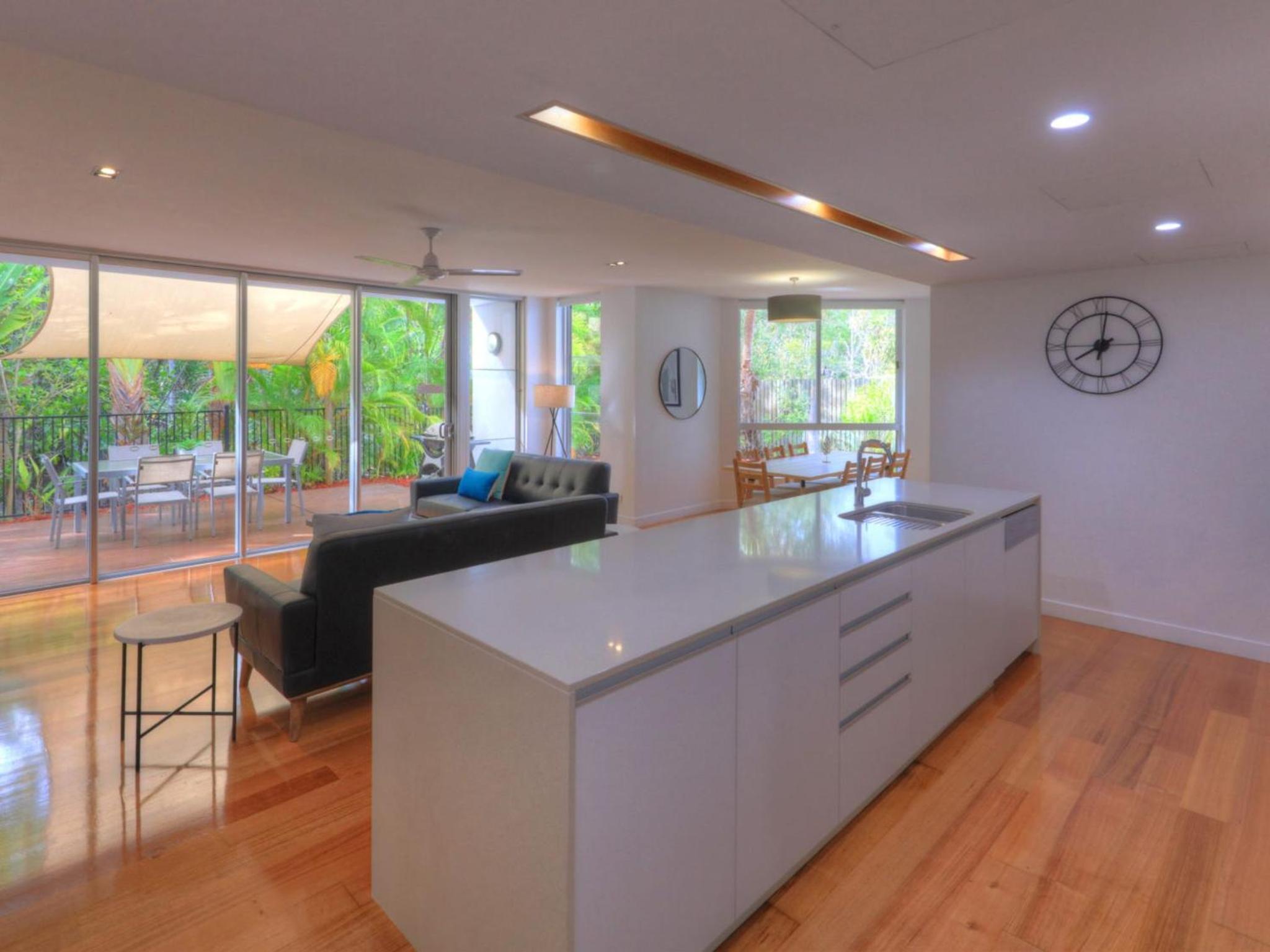 Maggies Beachfront Apartment 2