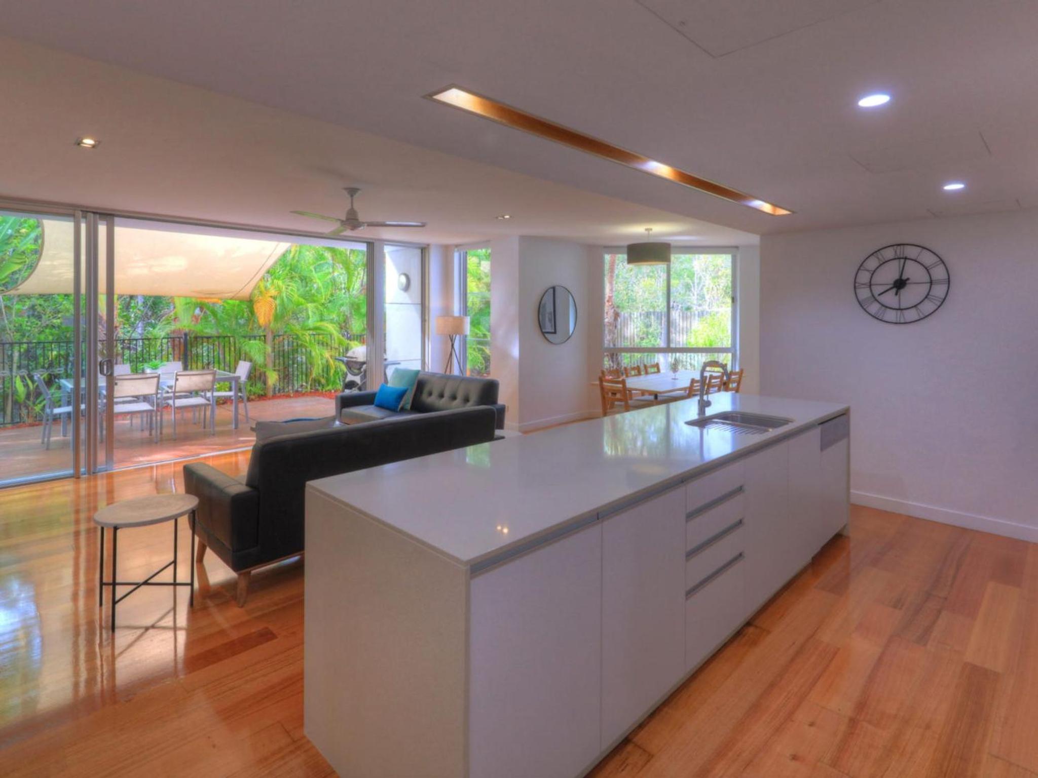 Maggies Beachfront Apartment 2