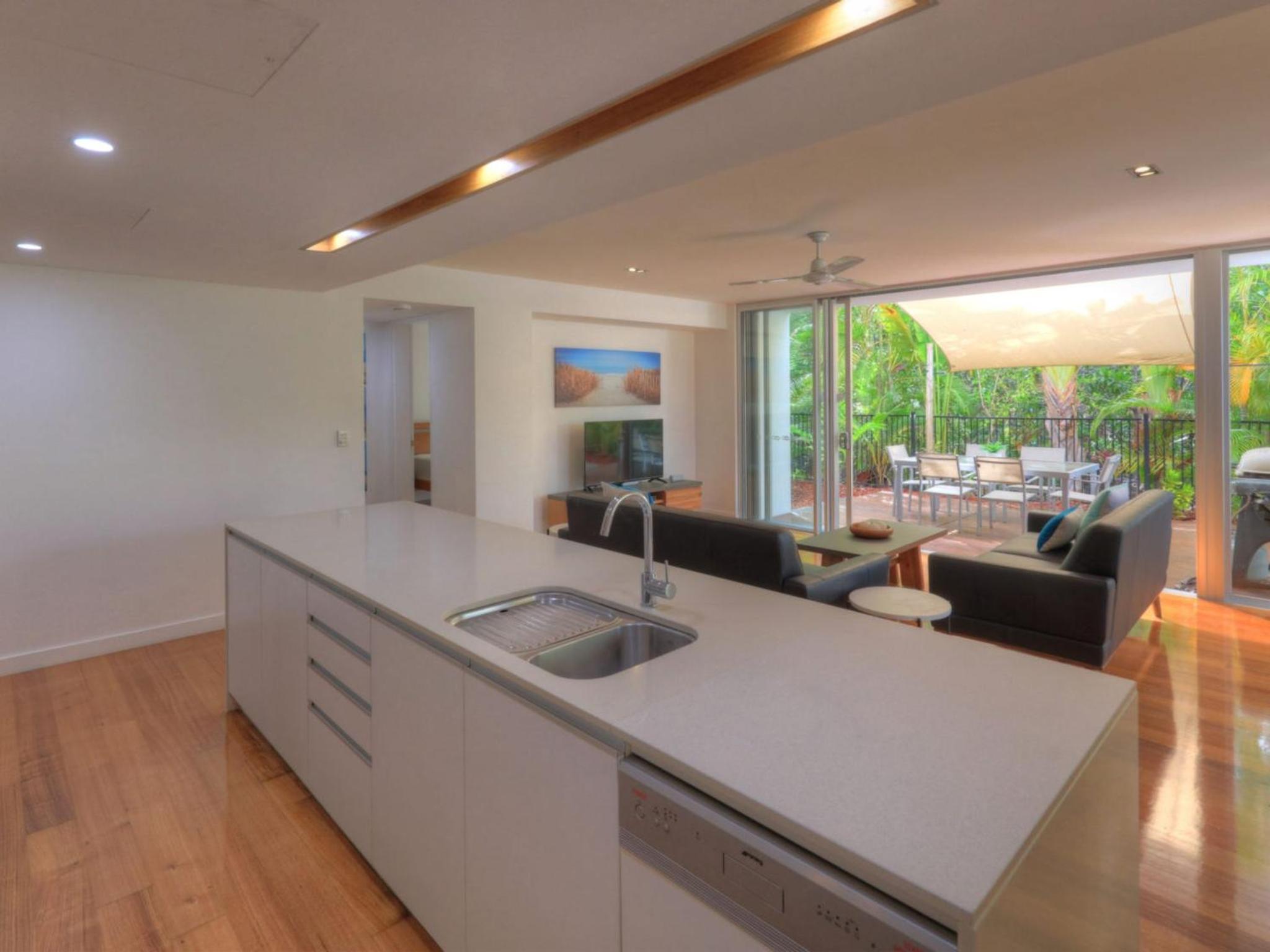 Maggies Beachfront Apartment 2