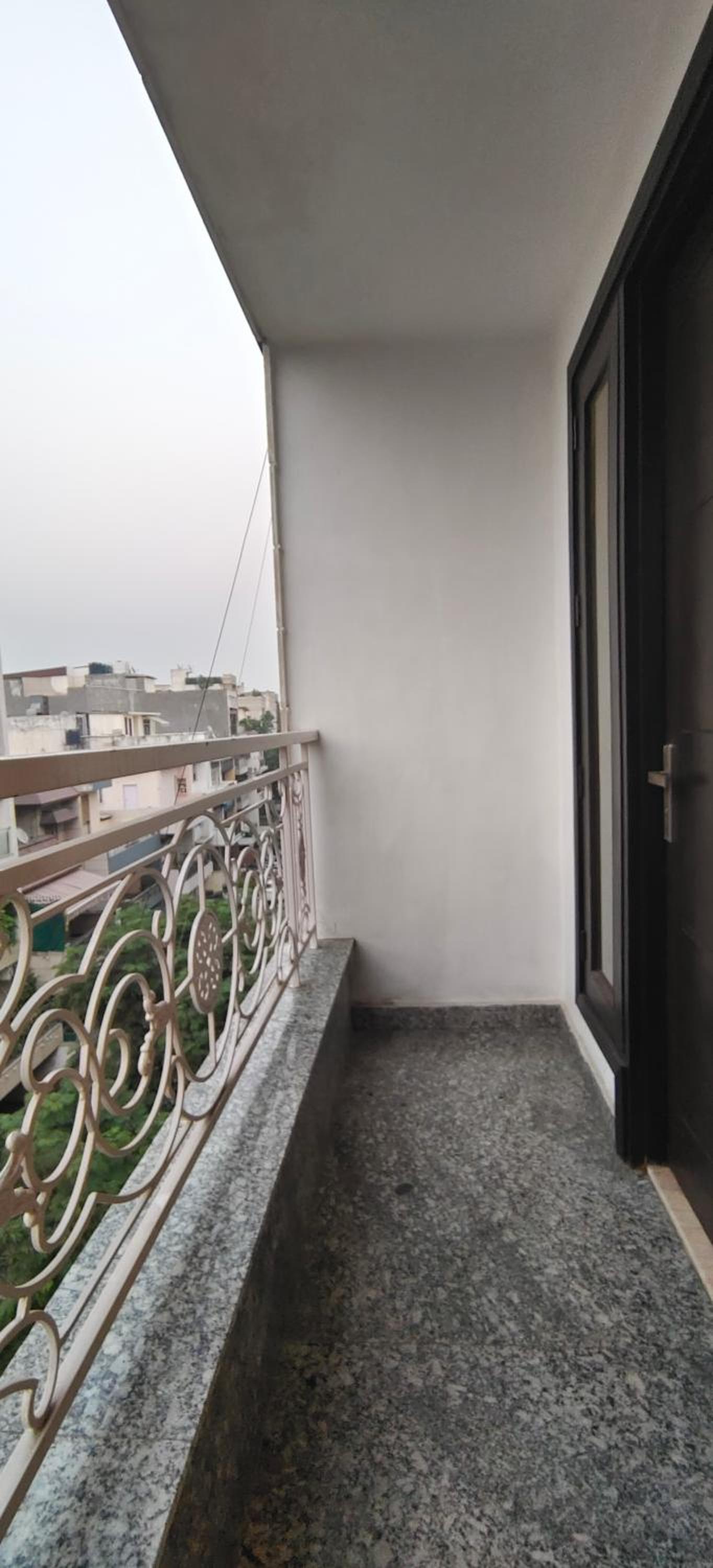 Hostmystay- 3Bhk Terrace! Gk1 M block view 4