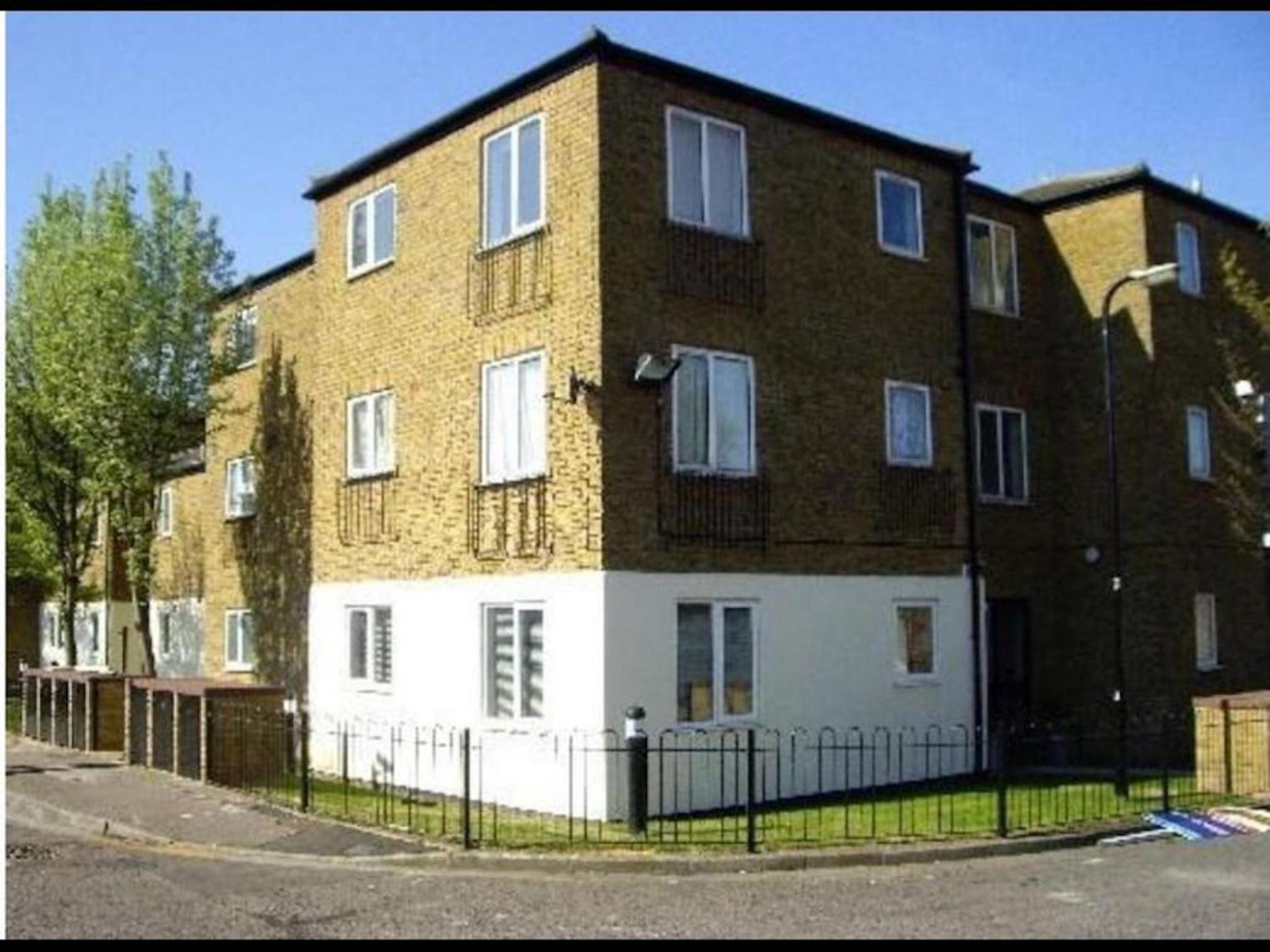 Small Modern Comfortable 2 Bedroom Apartment - cmyr view 3