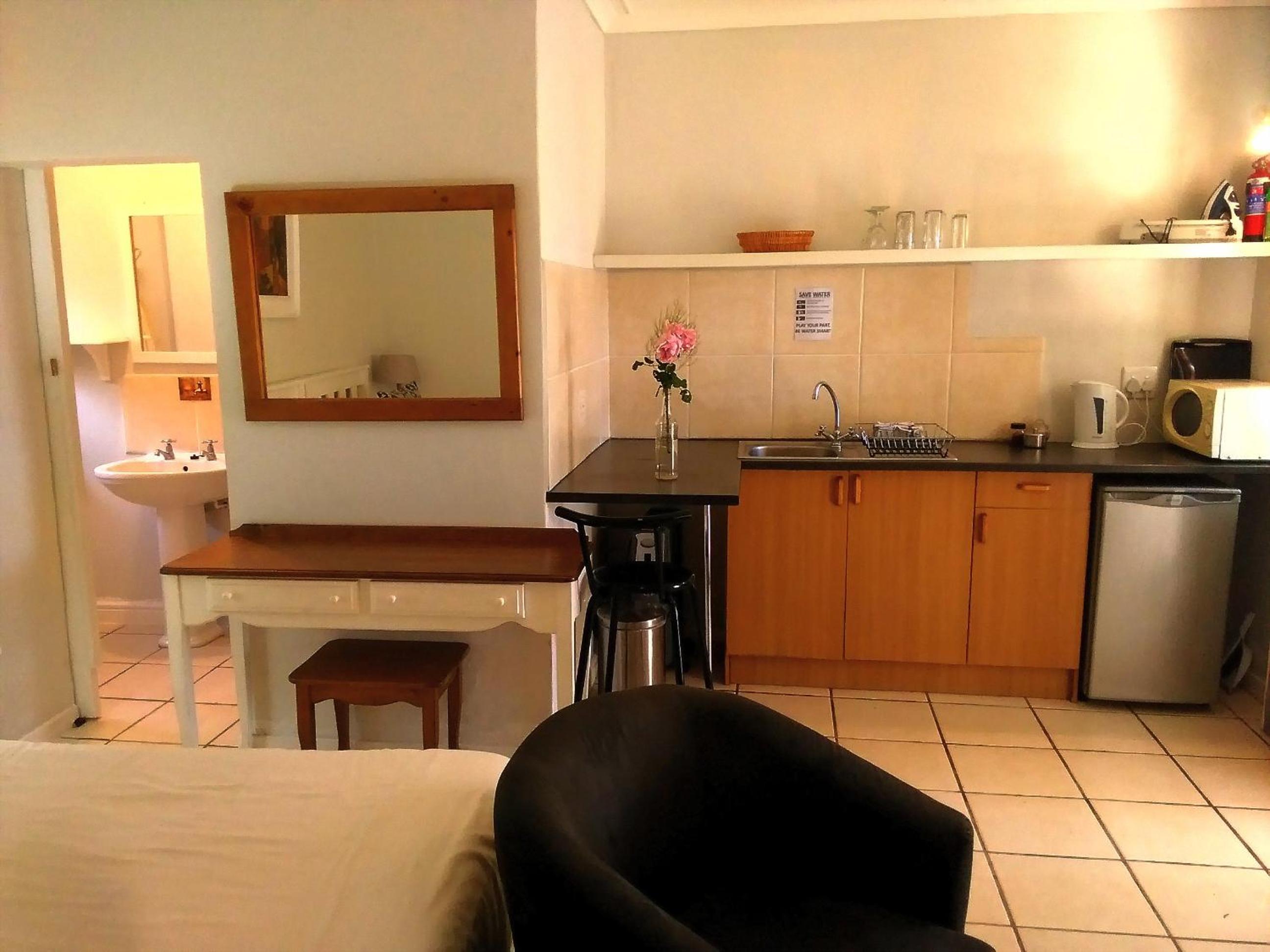 Antique Silk Self Catering Unit view 4